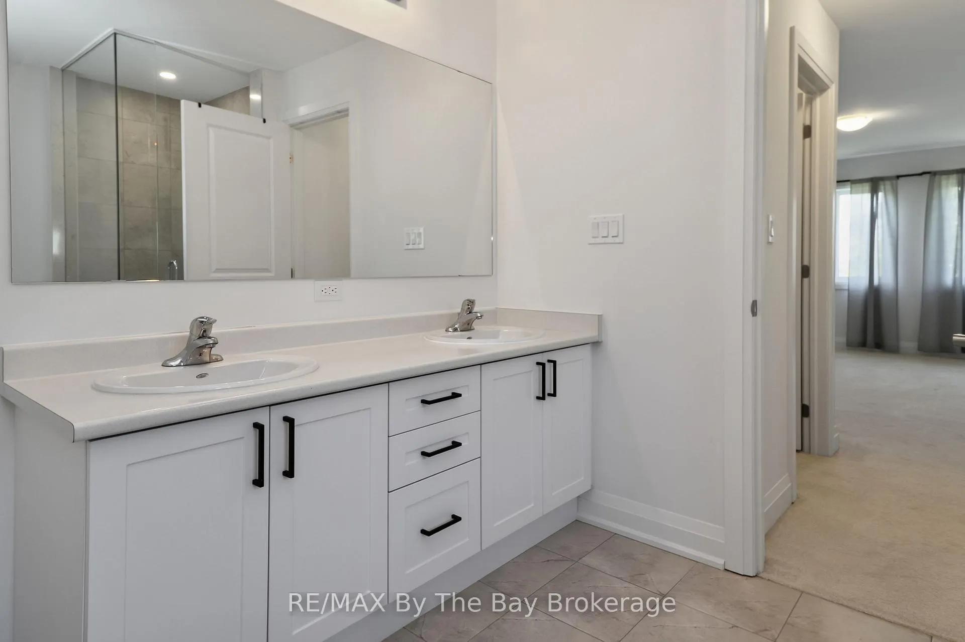 Photo 35 of 52 Amber Drive, Wasaga Beach — HOMEH