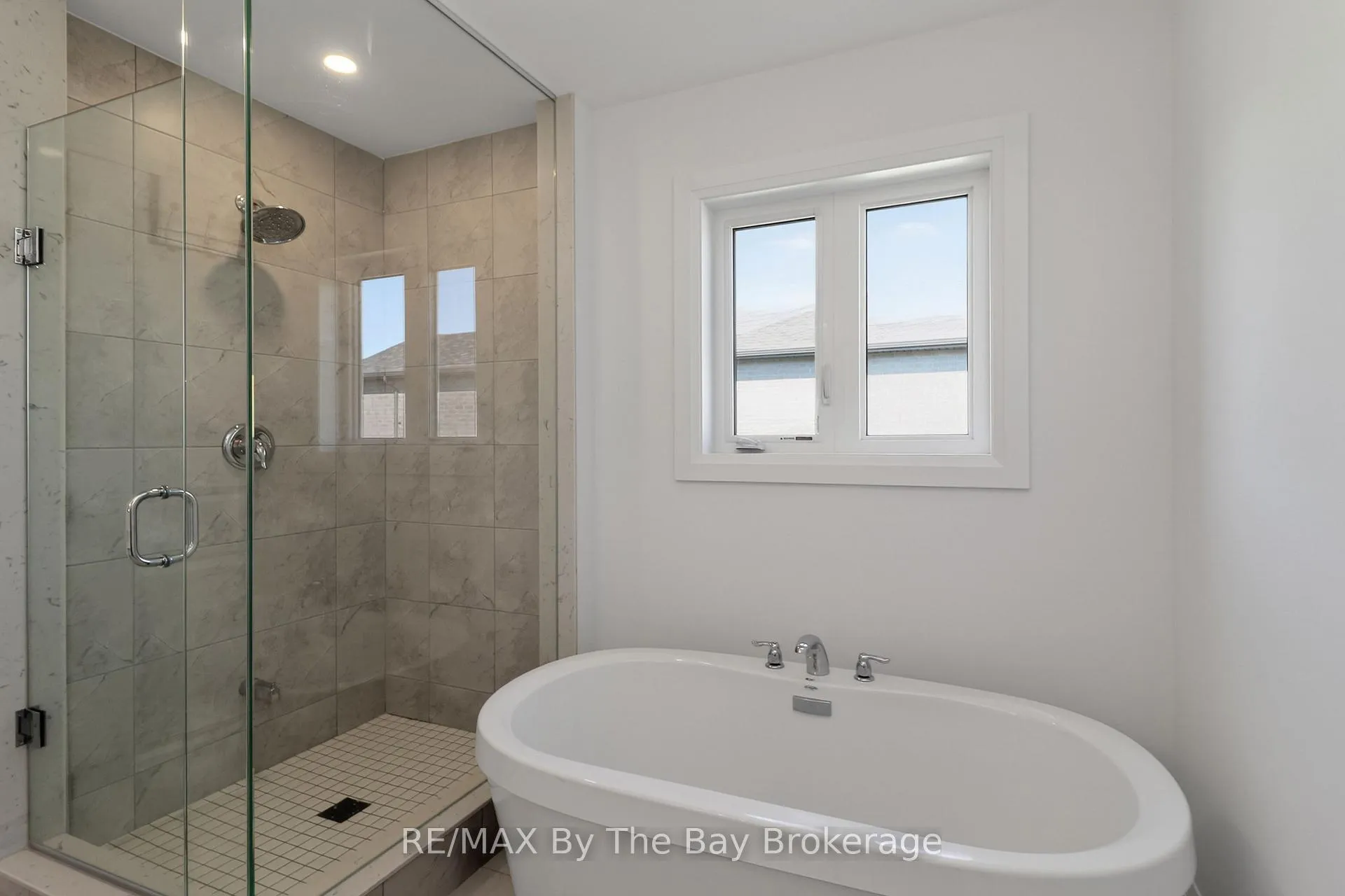 Photo 36 of 52 Amber Drive, Wasaga Beach — HOMEH