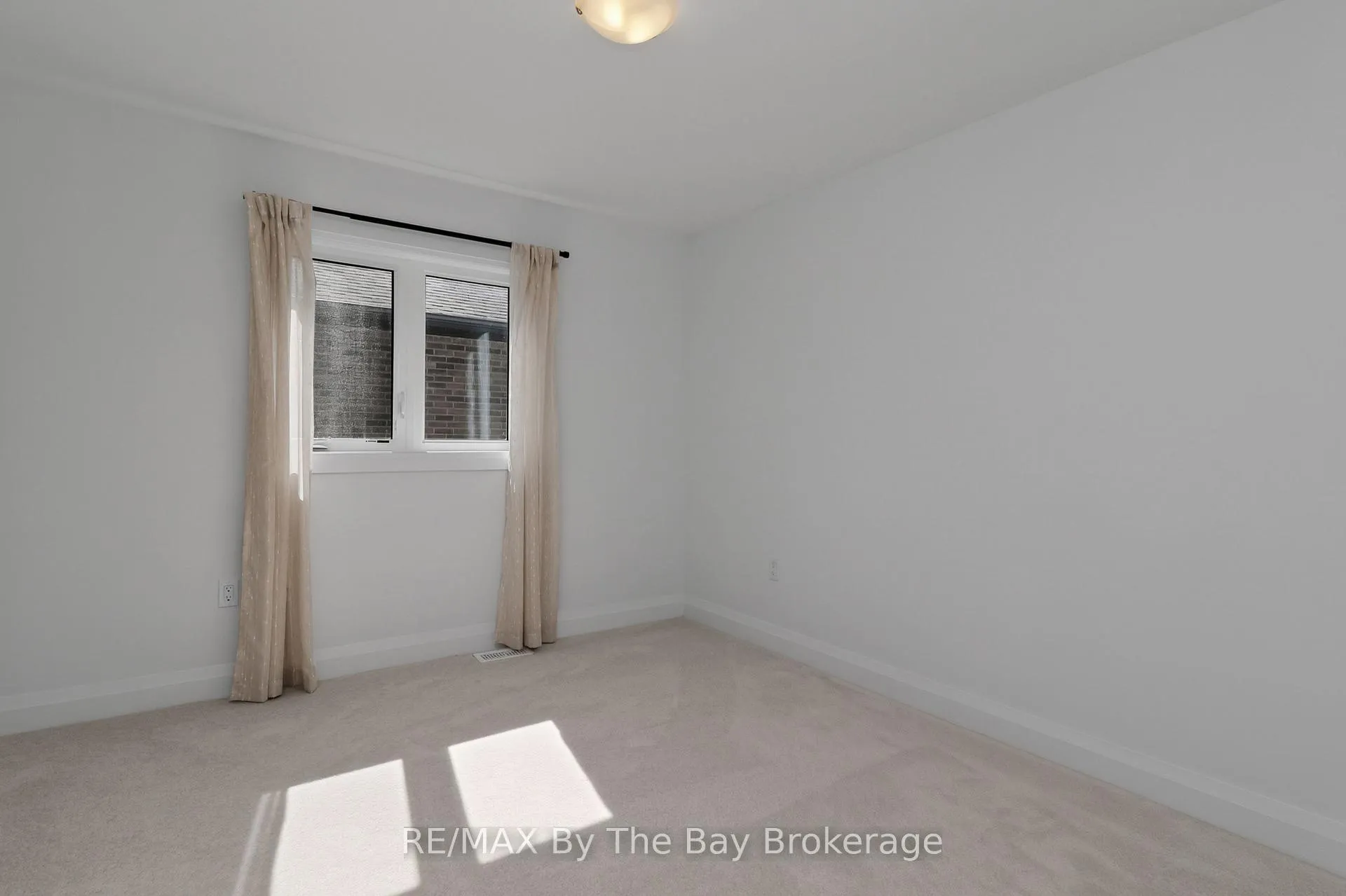 Photo 37 of 52 Amber Drive, Wasaga Beach — HOMEH