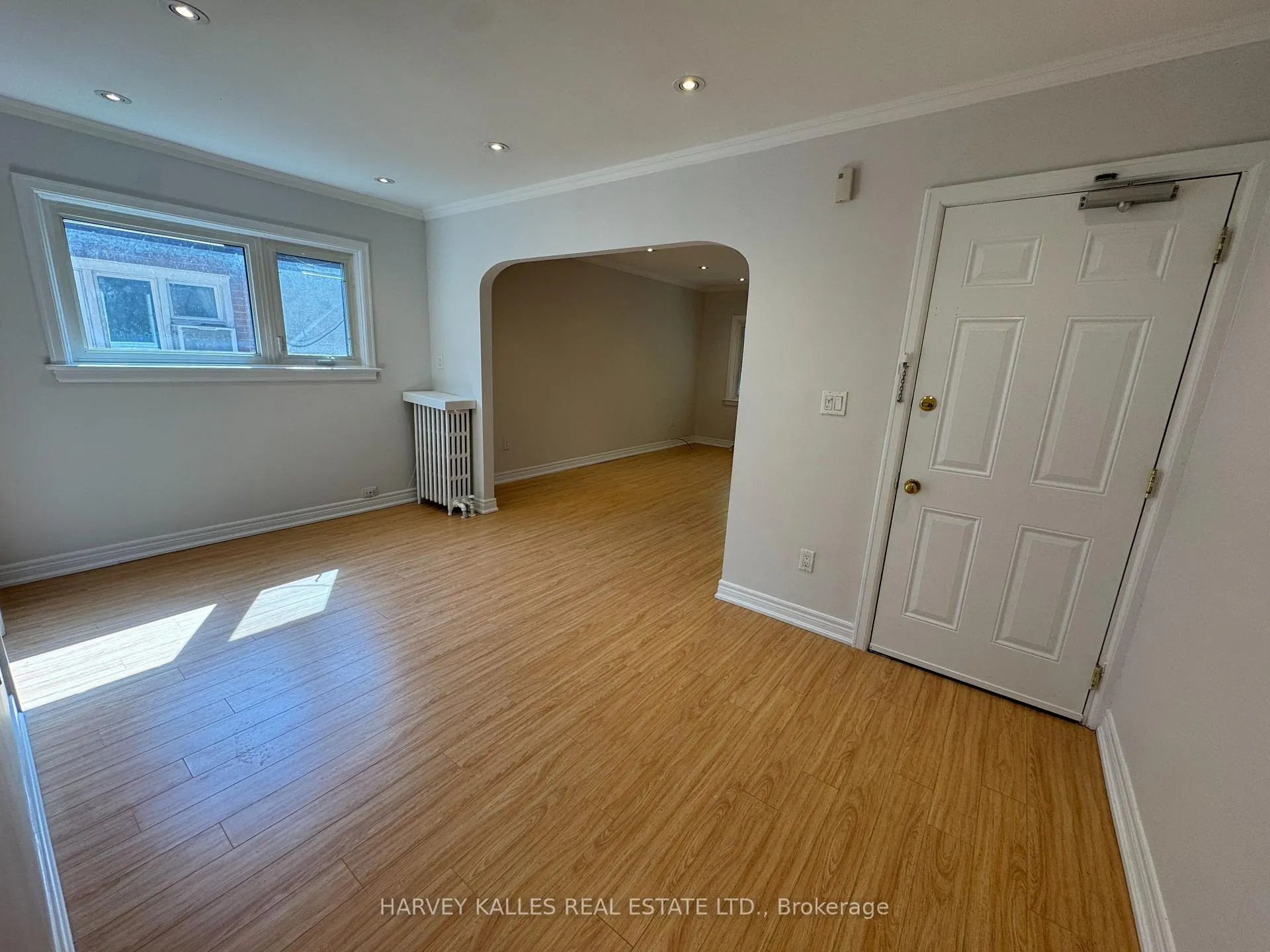Photo 3 of Unit Upper, 38 Strathgowan Avenue, Toronto, Lawrence Park South — HOMEH