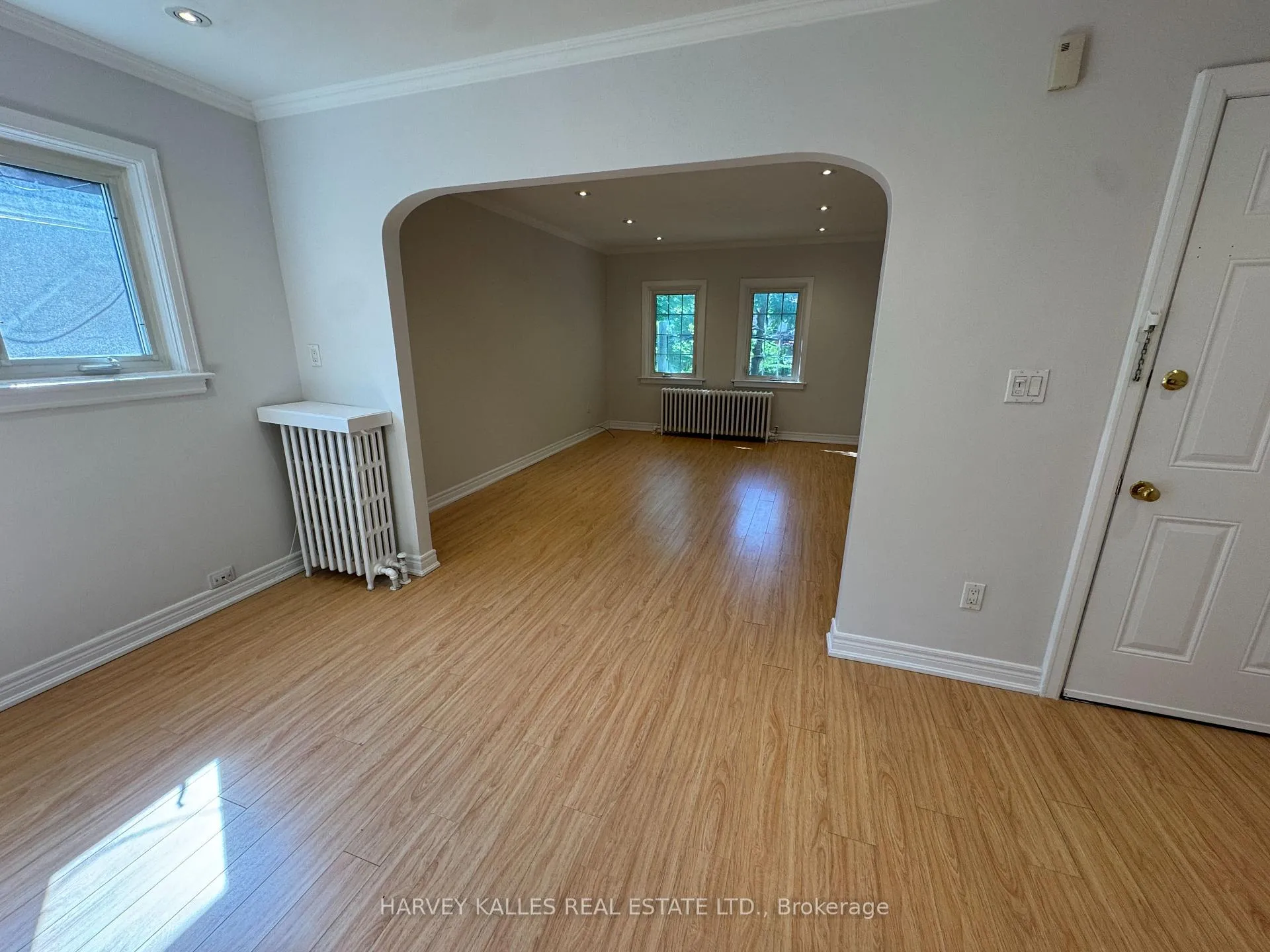 Photo 4 of Unit Upper, 38 Strathgowan Avenue, Toronto, Lawrence Park South — HOMEH