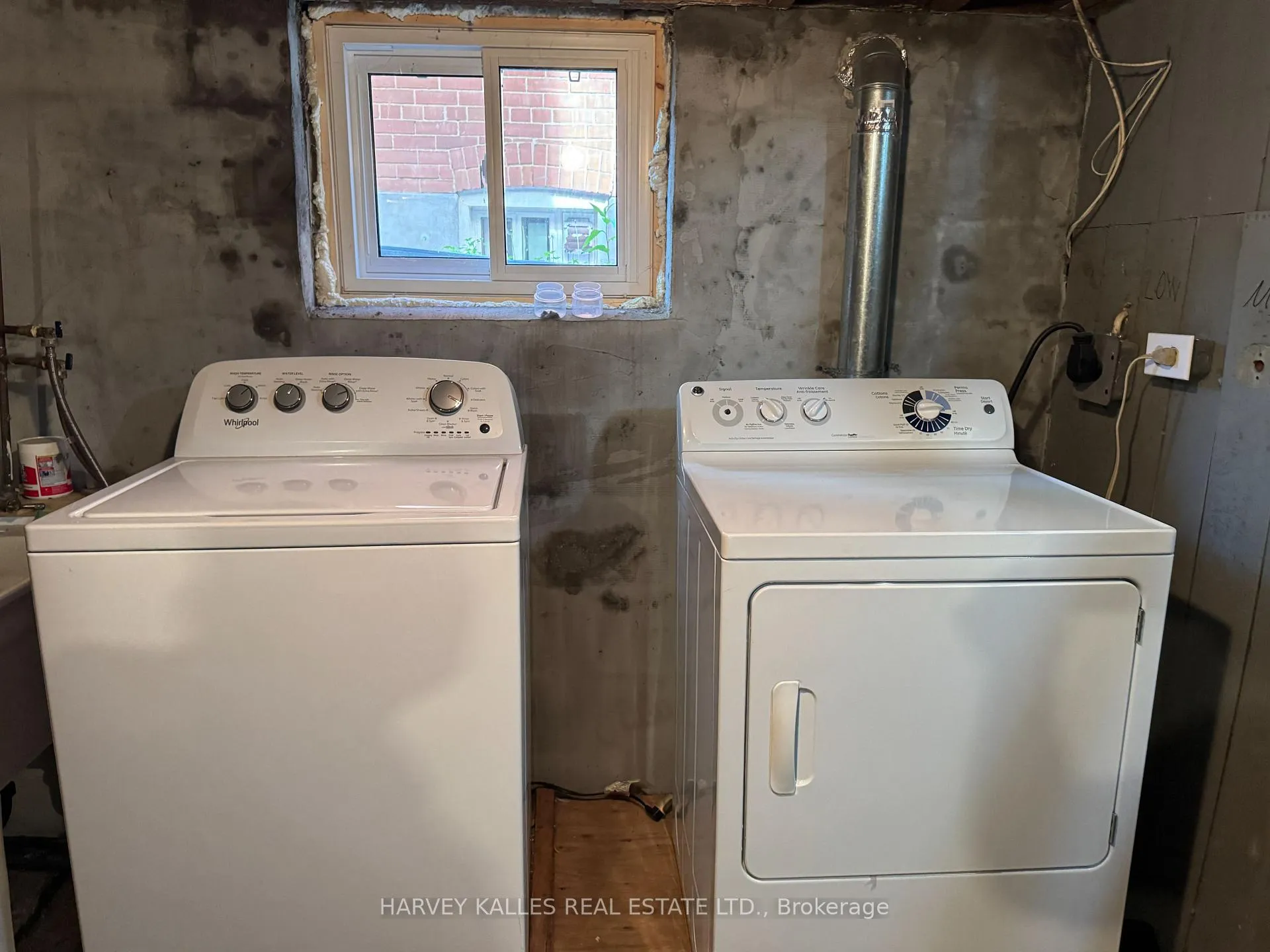 Photo 8 of Unit Upper, 38 Strathgowan Avenue, Toronto, Lawrence Park South — HOMEH