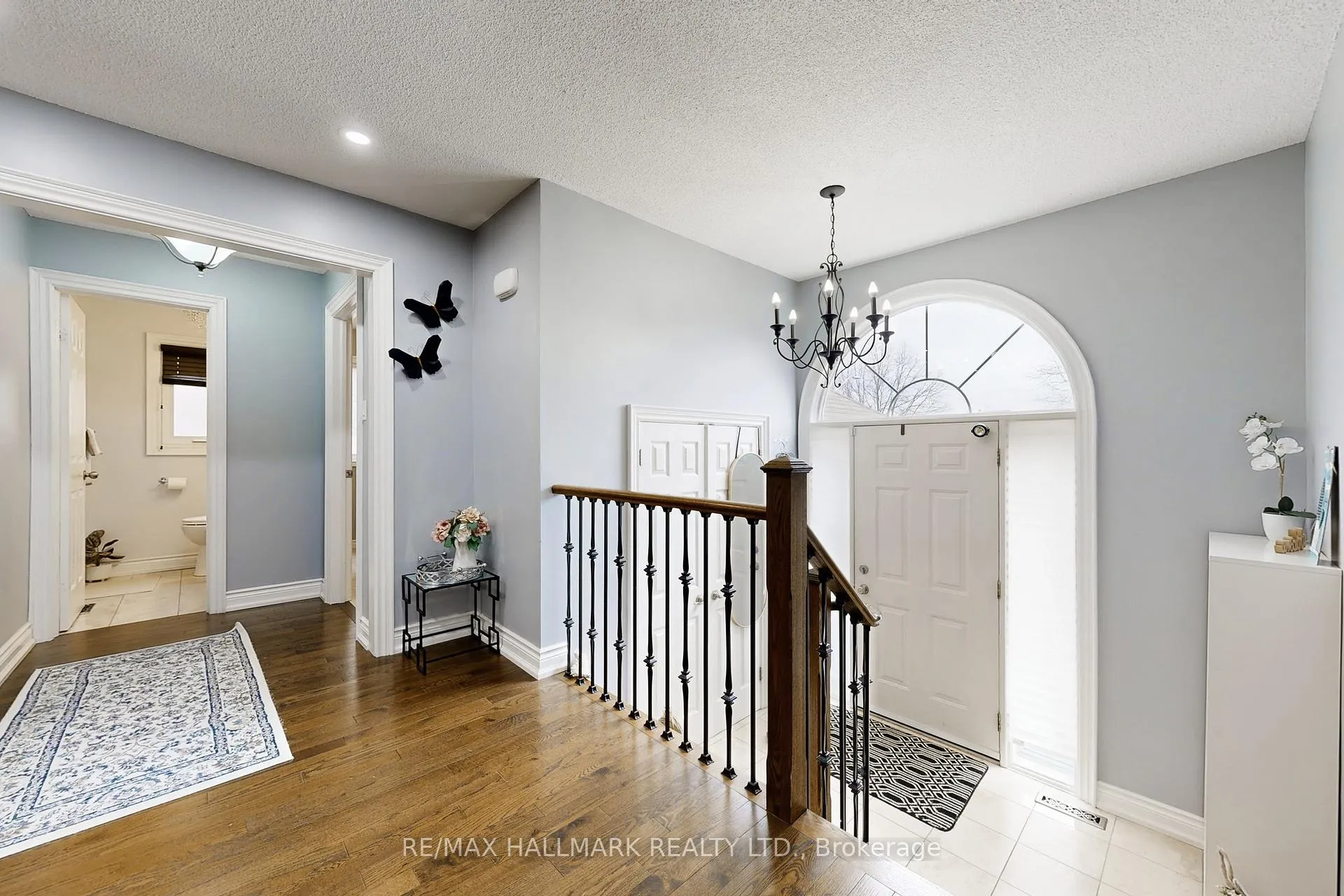 Photo 3 of 87 Autumn Way, Aurora, Aurora Heights — HOMEH