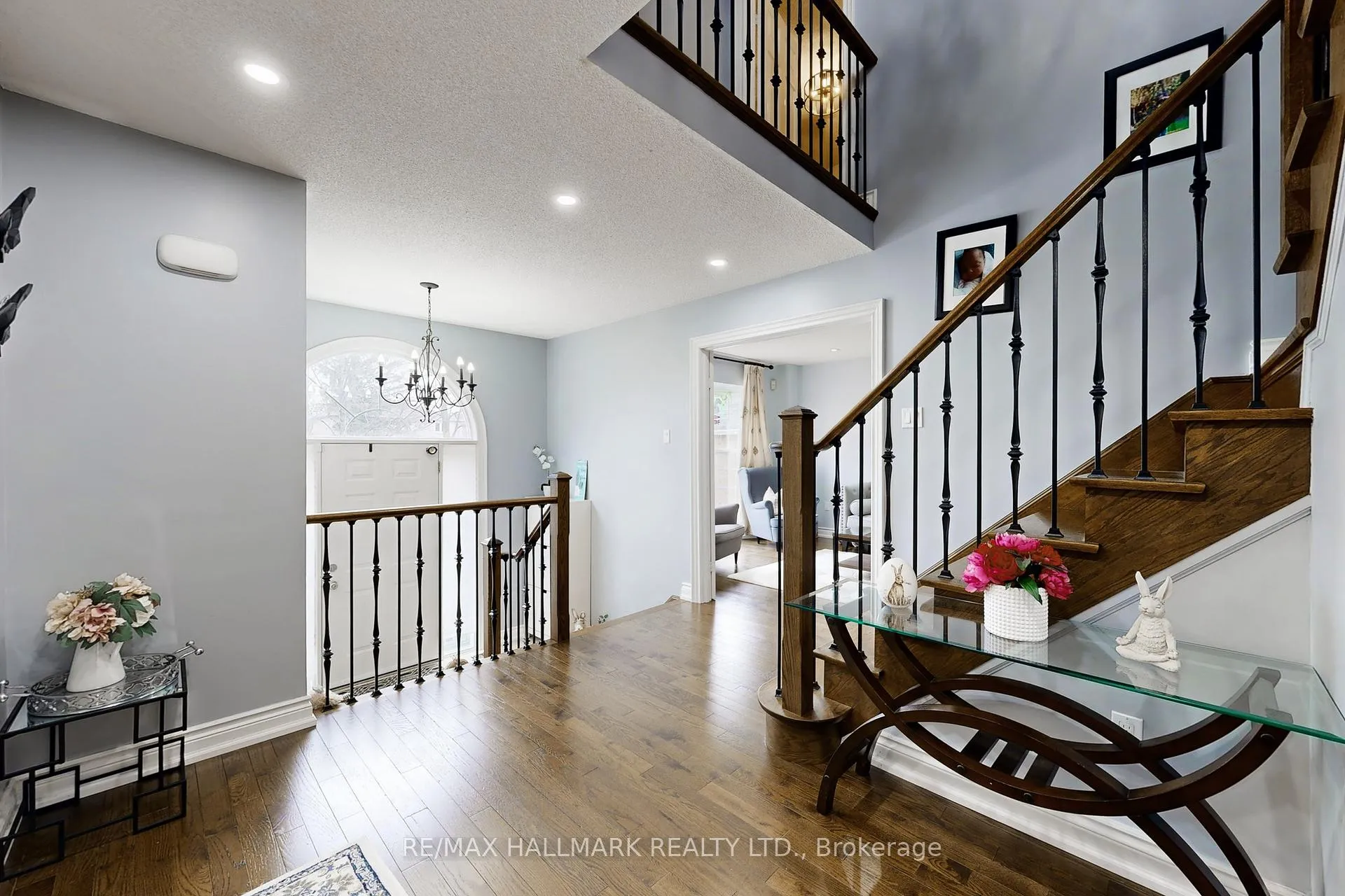 Photo 4 of 87 Autumn Way, Aurora, Aurora Heights — HOMEH