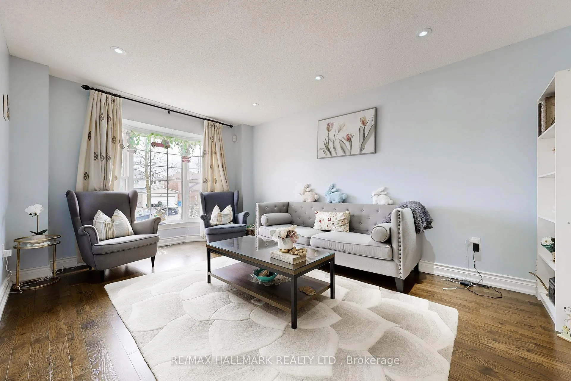 Photo 5 of 87 Autumn Way, Aurora, Aurora Heights — HOMEH