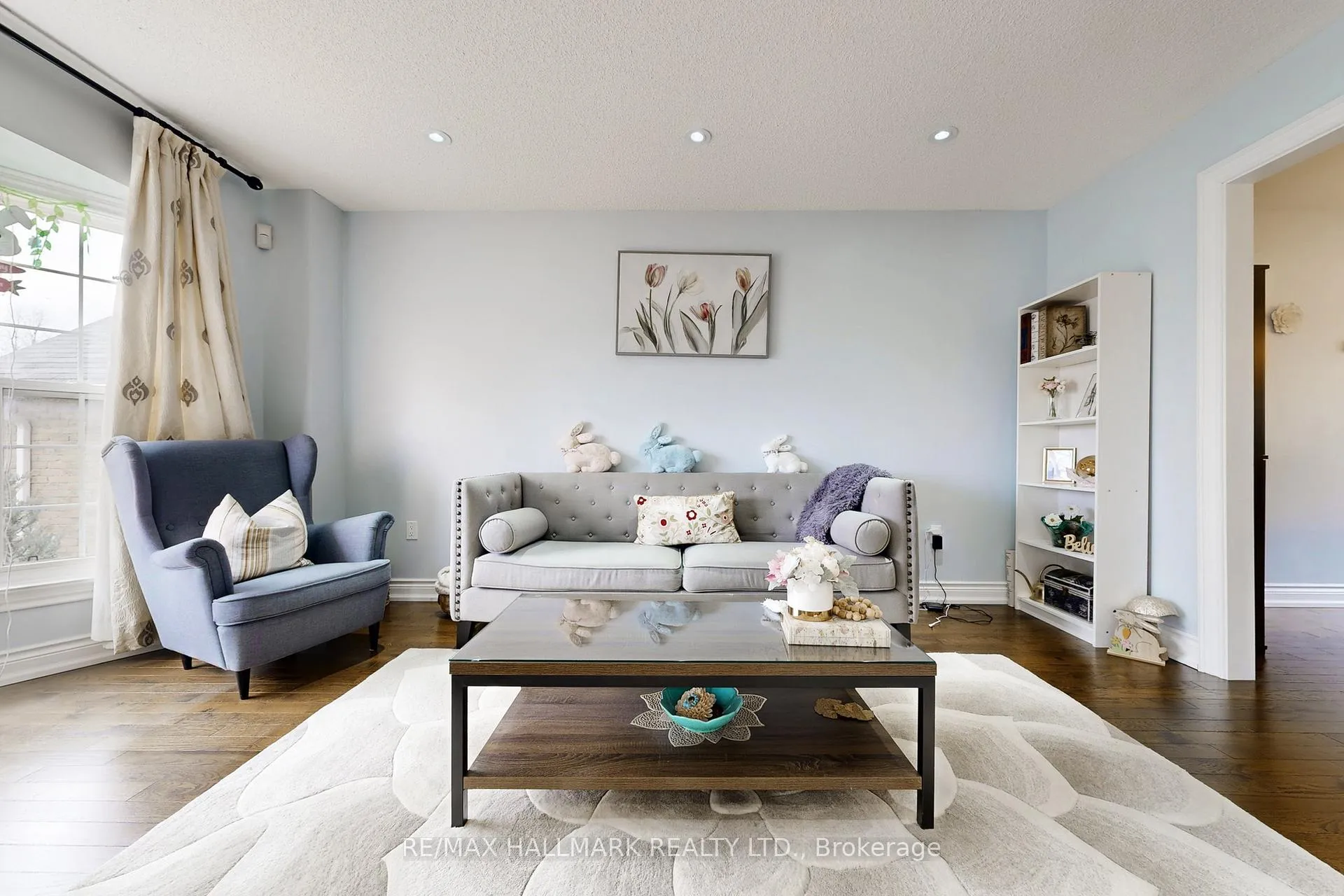 Photo 7 of 87 Autumn Way, Aurora, Aurora Heights — HOMEH