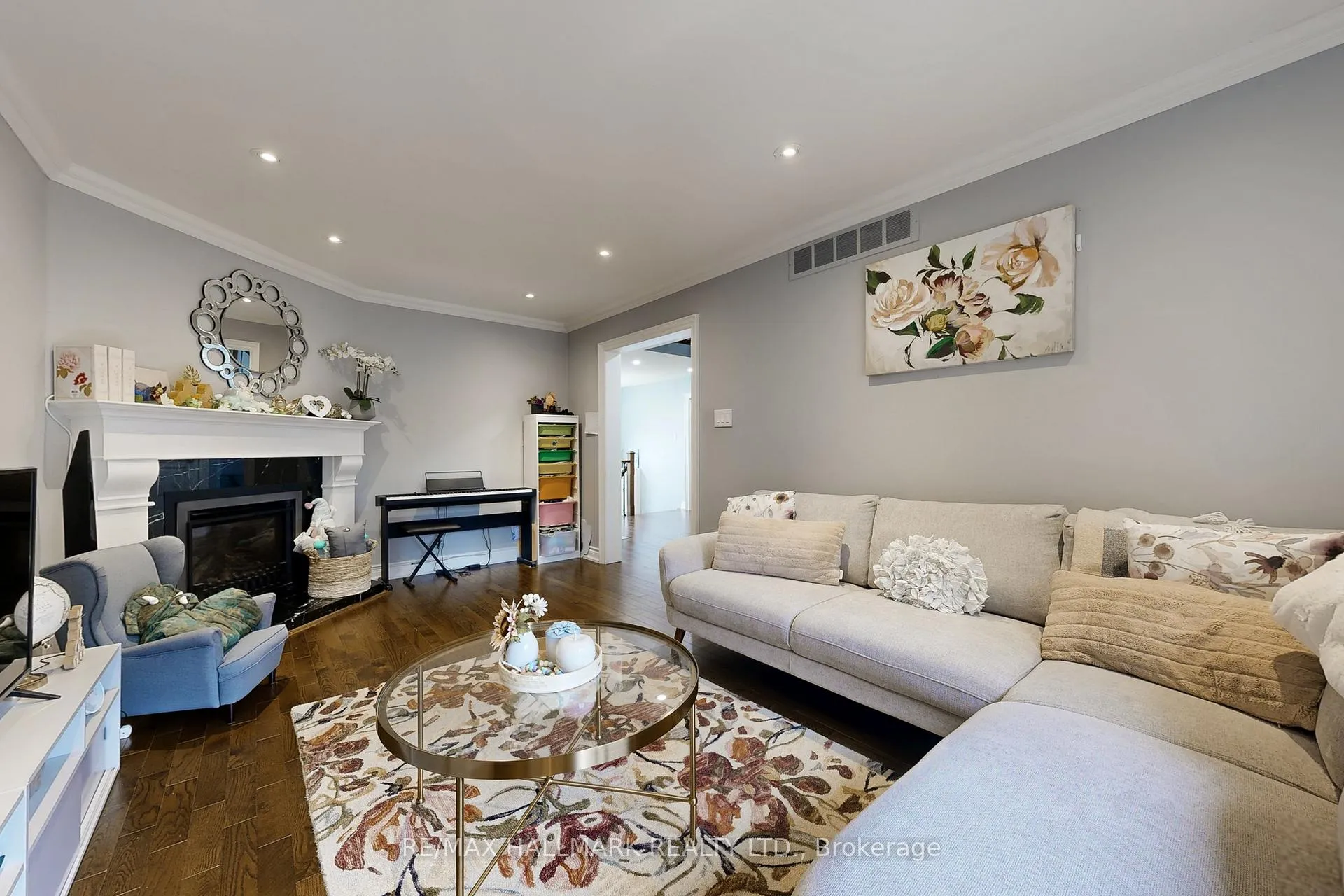 Photo 16 of 87 Autumn Way, Aurora, Aurora Heights — HOMEH