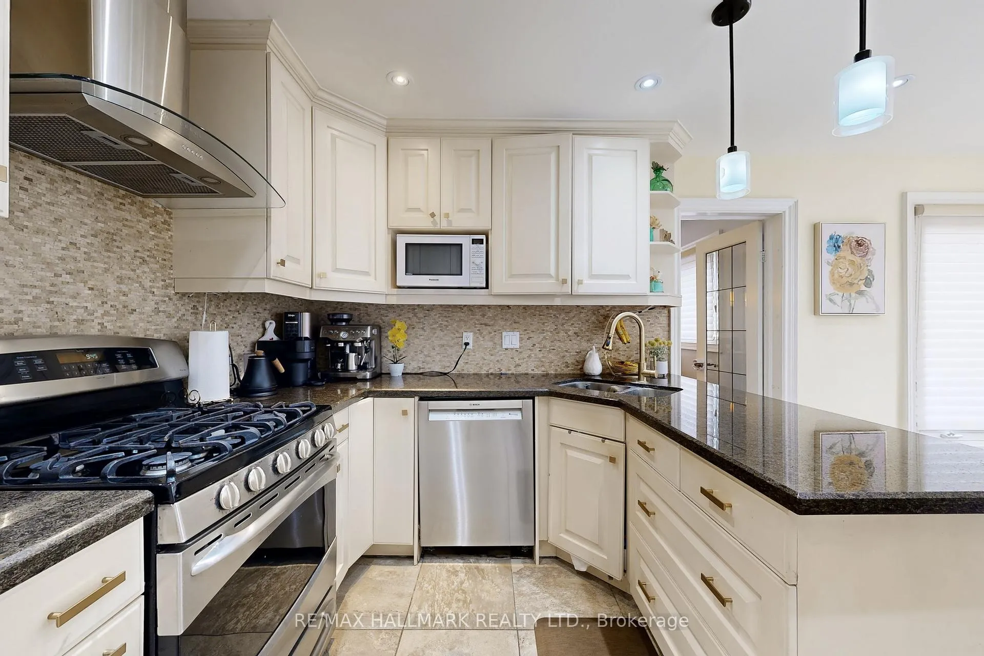 Photo 17 of 87 Autumn Way, Aurora, Aurora Heights — HOMEH