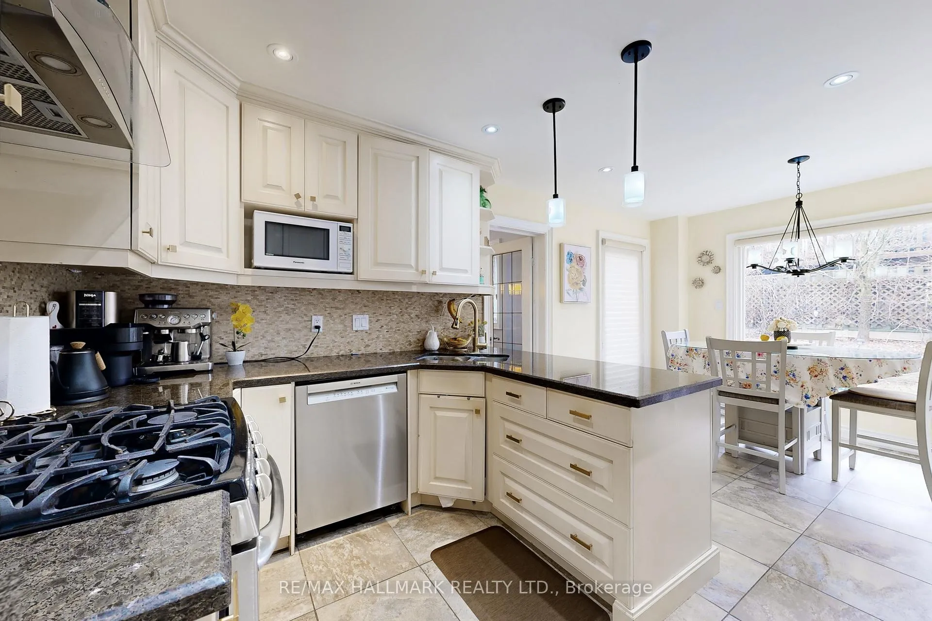 Photo 18 of 87 Autumn Way, Aurora, Aurora Heights — HOMEH