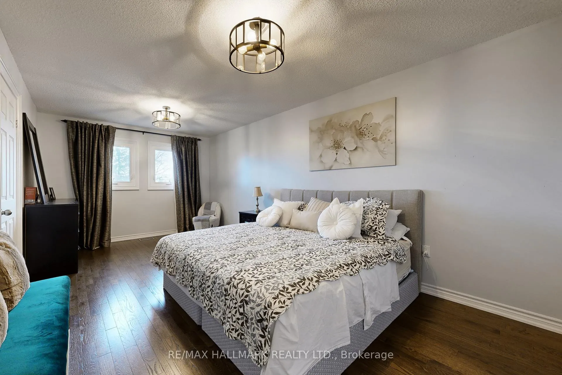 Photo 27 of 87 Autumn Way, Aurora, Aurora Heights — HOMEH