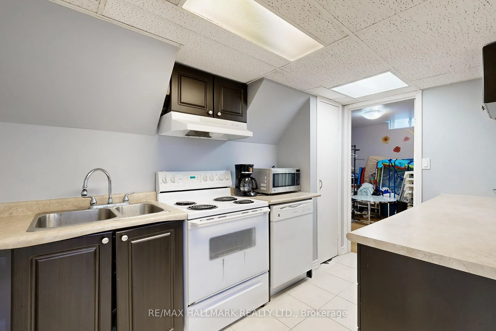 Photo 37 of 87 Autumn Way, Aurora, Aurora Heights — HOMEH