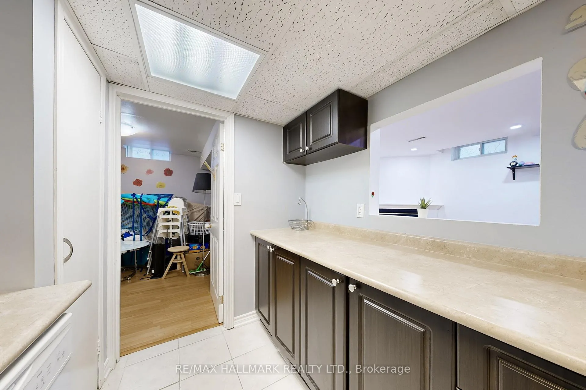 Photo 38 of 87 Autumn Way, Aurora, Aurora Heights — HOMEH