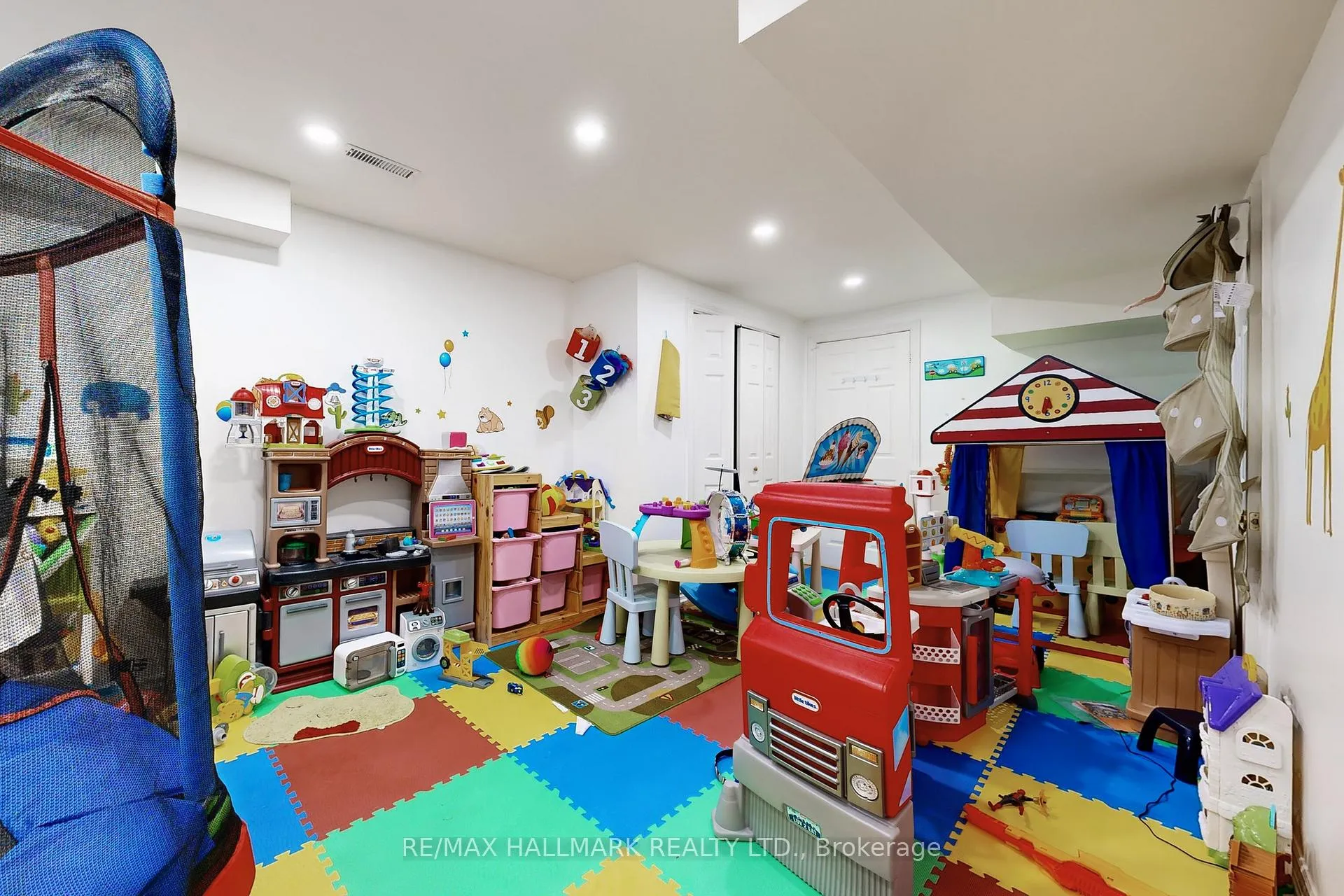 Photo 39 of 87 Autumn Way, Aurora, Aurora Heights — HOMEH