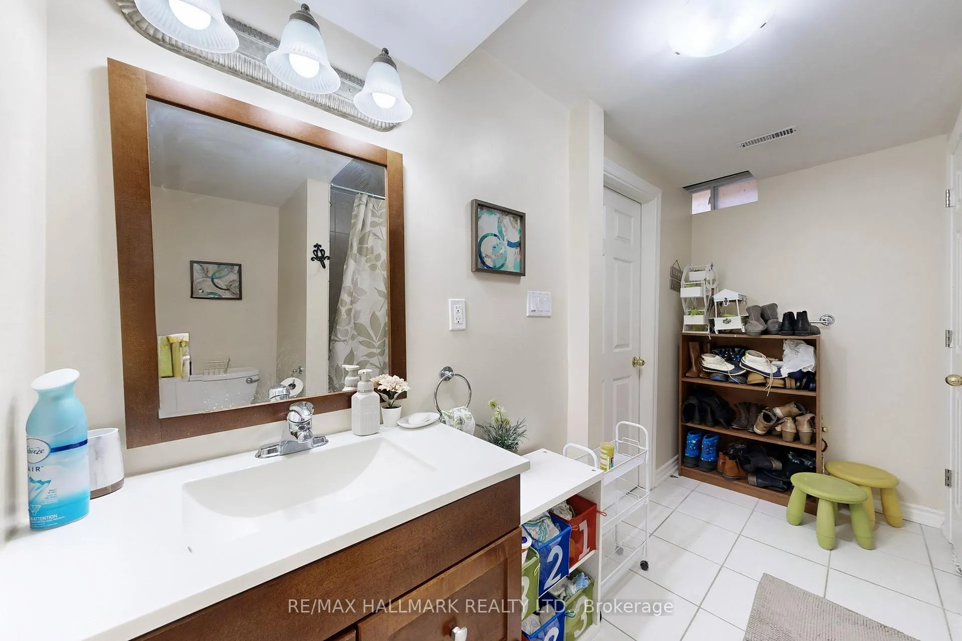 Photo 40 of 87 Autumn Way, Aurora, Aurora Heights — HOMEH
