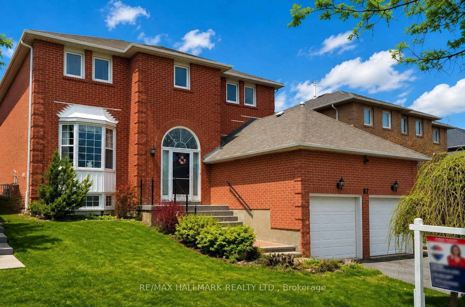 Photo 2 of 87 Autumn Way, Aurora, Aurora Heights — HOMEH