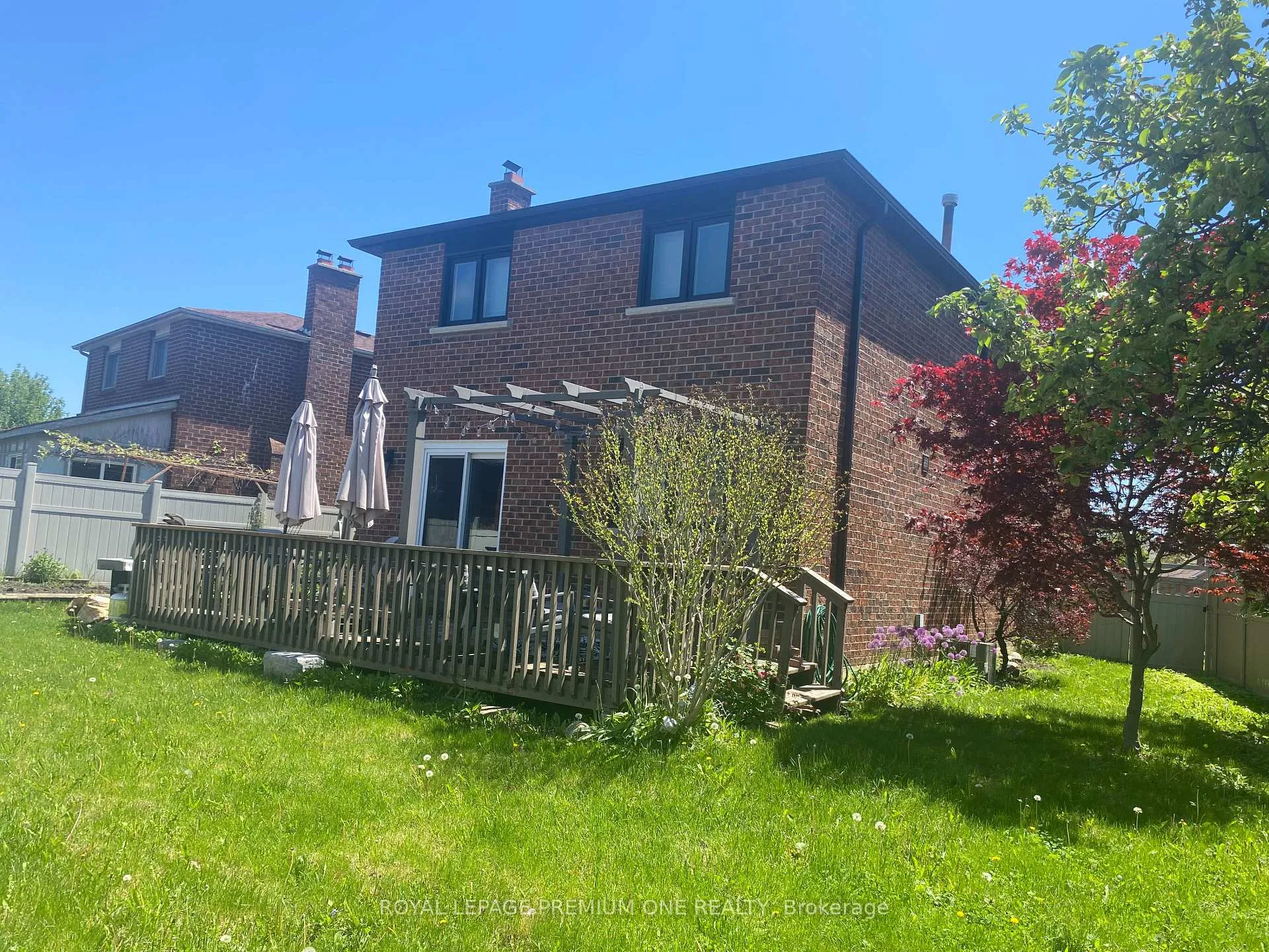 Photo 3 of 16 Muzzo Court, Vaughan, East Woodbridge — HOMEH