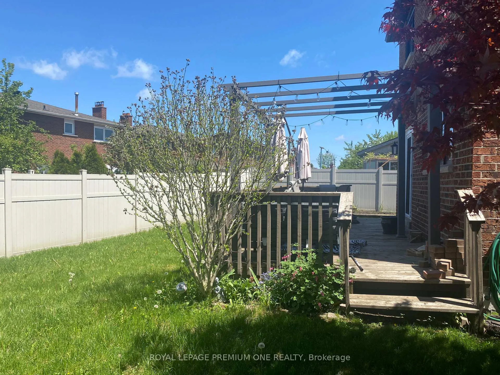 Photo 4 of 16 Muzzo Court, Vaughan, East Woodbridge — HOMEH