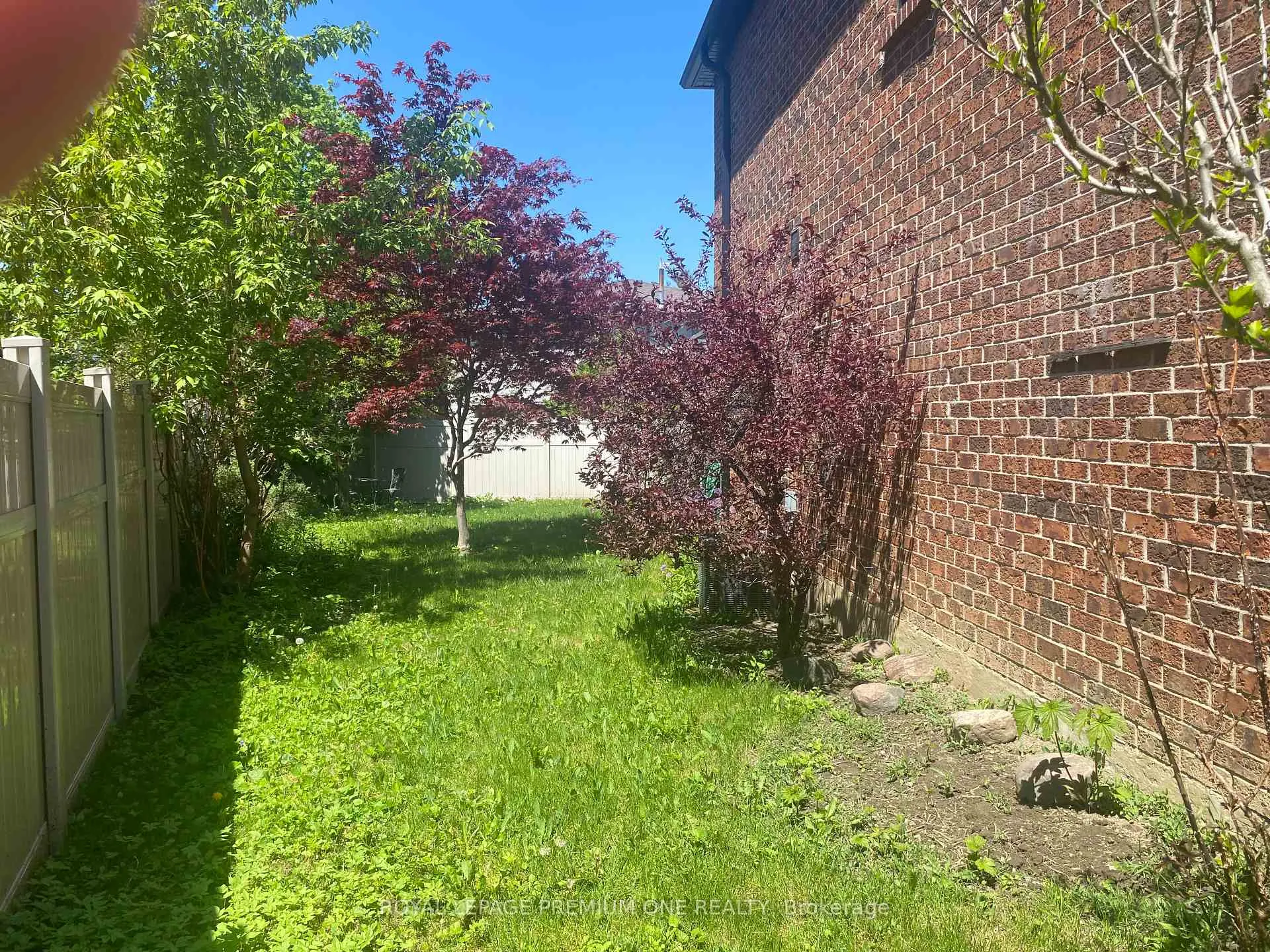 Photo 5 of 16 Muzzo Court, Vaughan, East Woodbridge — HOMEH