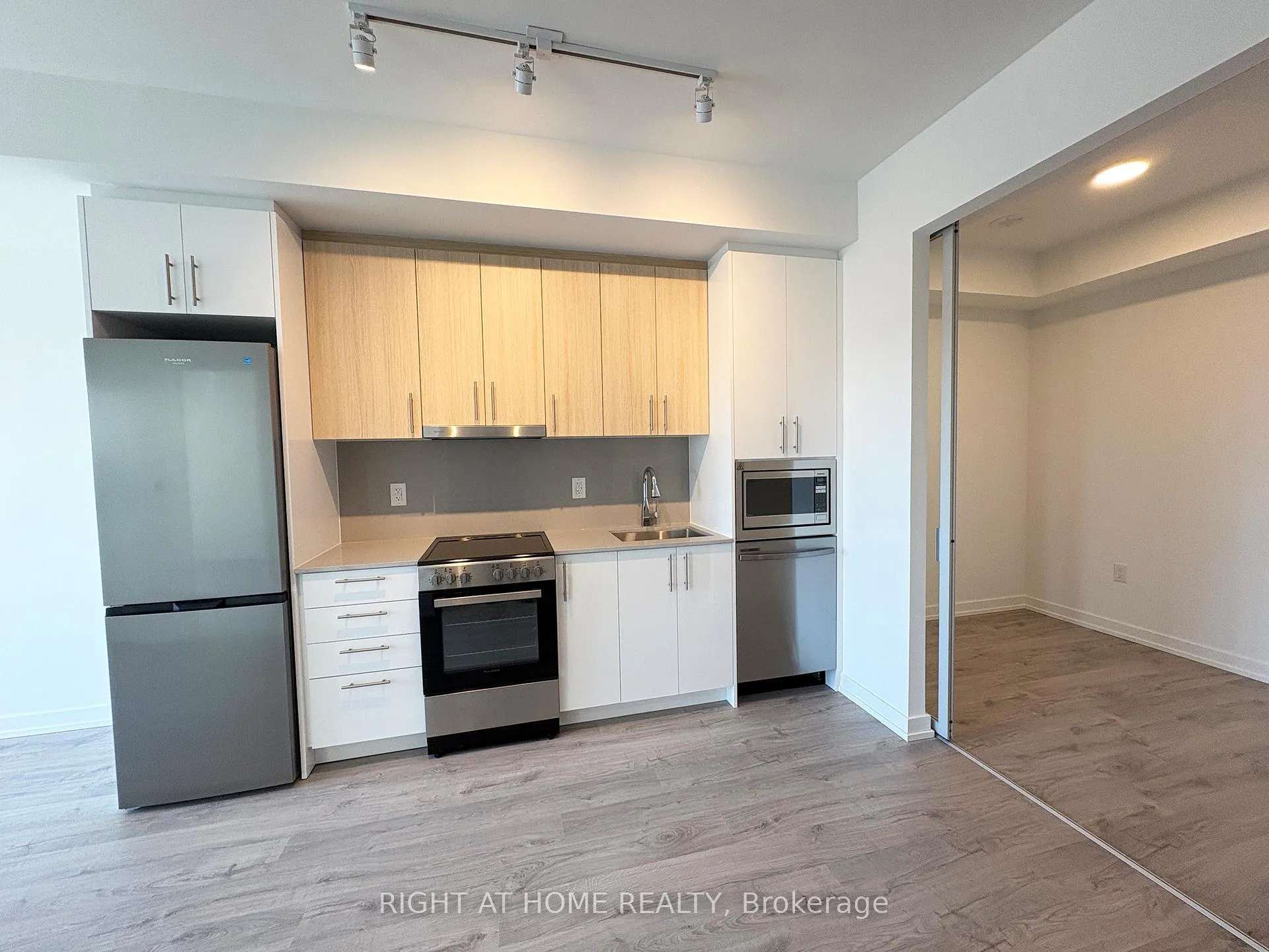 Photo 2 of Unit A-1011, 9763 Markham Road, Markham, Greensborough — HOMEH
