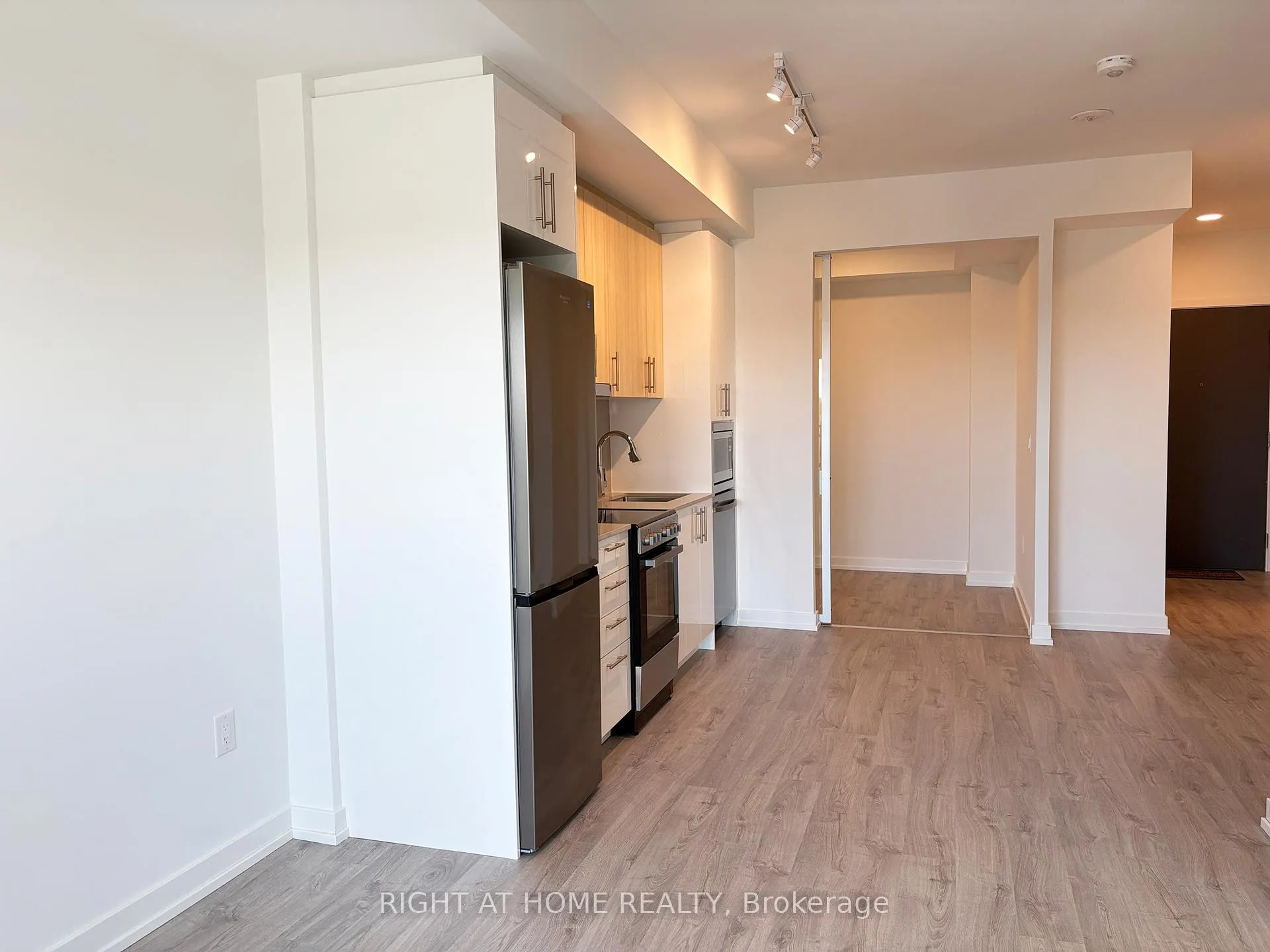 Photo 3 of Unit A-1011, 9763 Markham Road, Markham, Greensborough — HOMEH