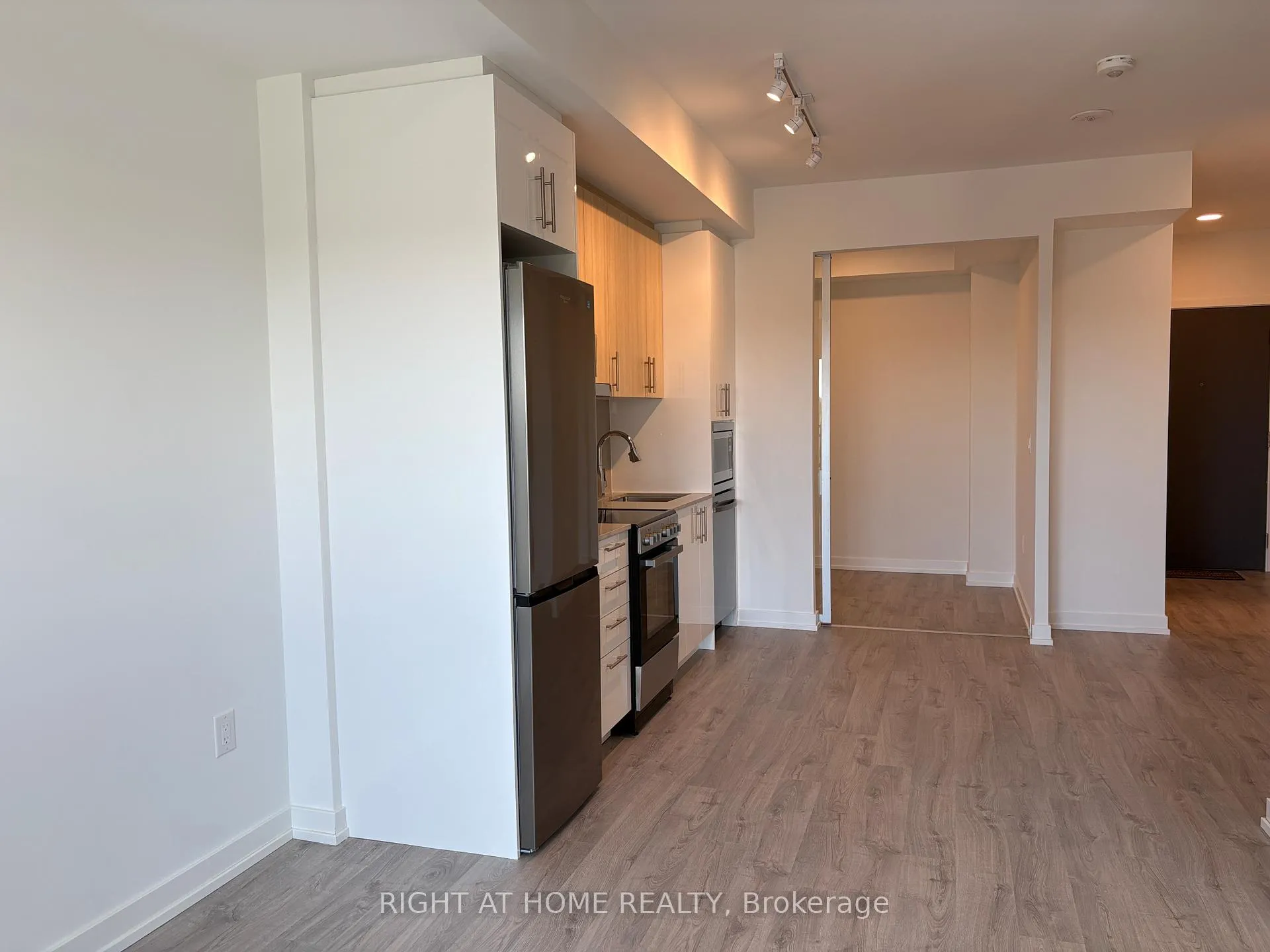 Photo 5 of Unit A-1011, 9763 Markham Road, Markham, Greensborough — HOMEH