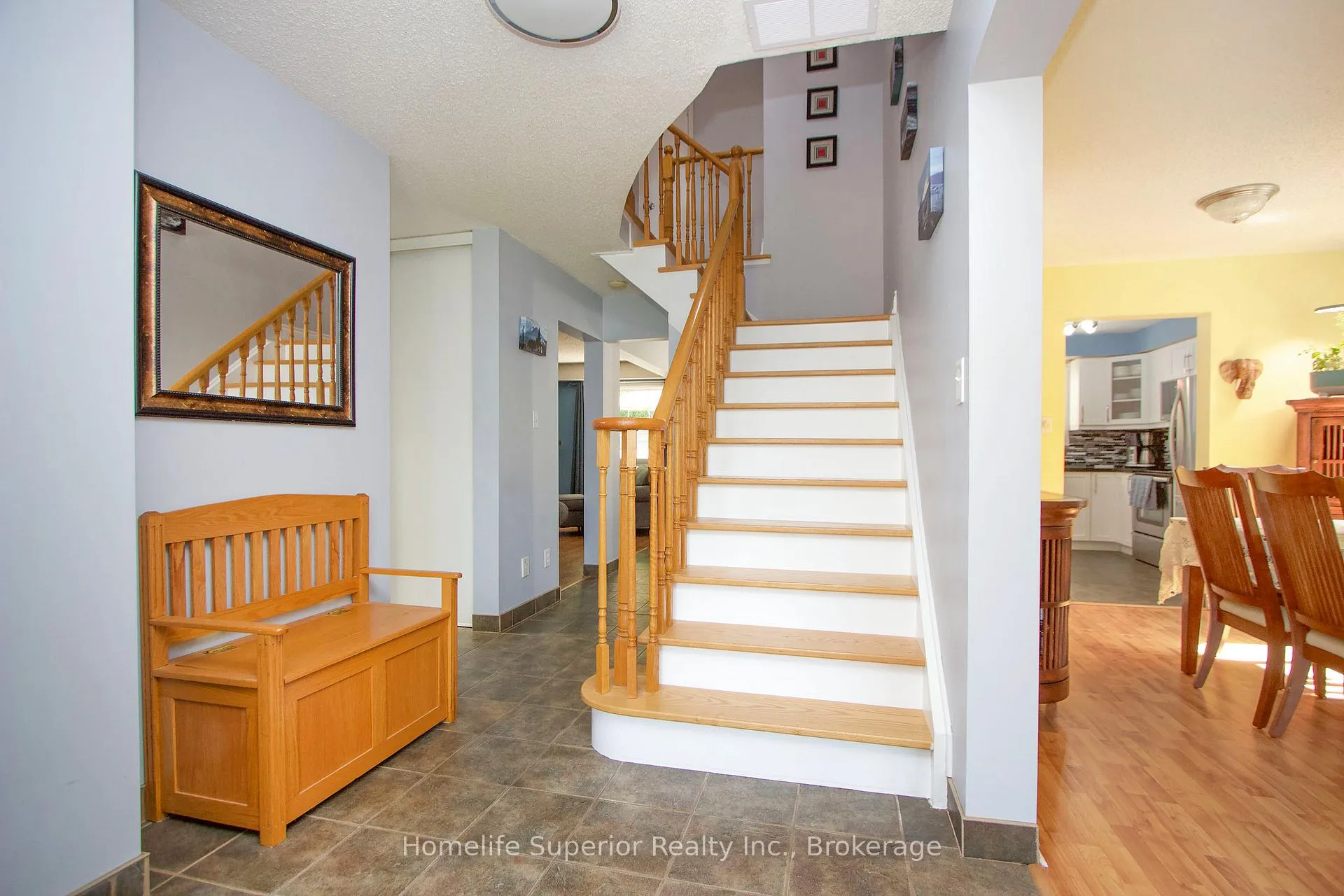 Photo 5 of 122 Sandringham Drive, Clarington, Courtice — HOMEH