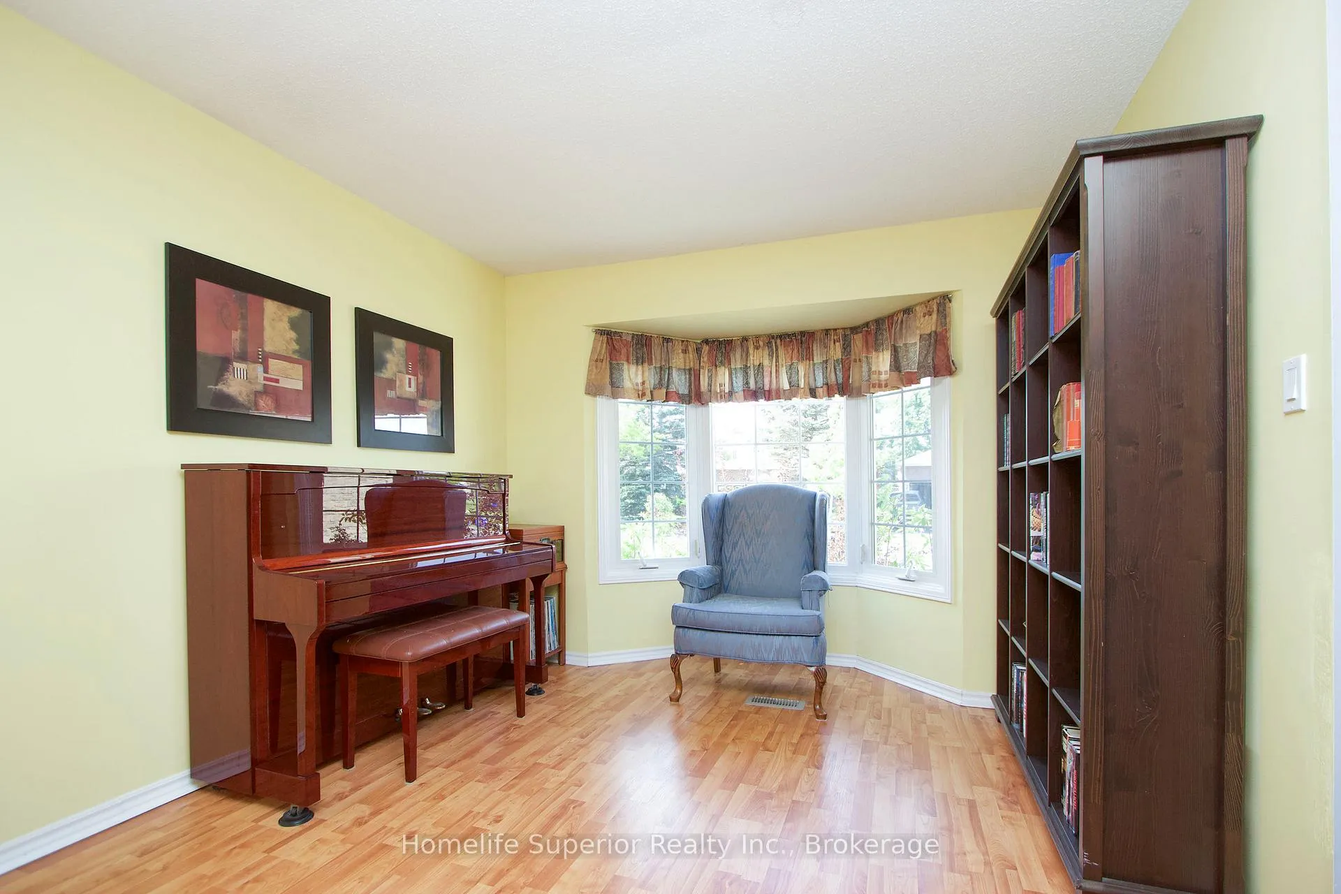 Photo 6 of 122 Sandringham Drive, Clarington, Courtice — HOMEH