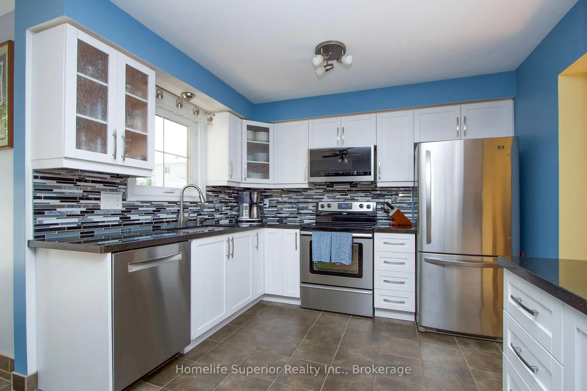 Photo 11 of 122 Sandringham Drive, Clarington, Courtice — HOMEH