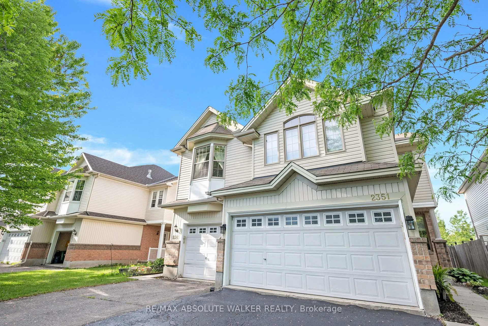 Photo 2 of 2351 Glandriel Crescent, Ottawa, Springridge/East Village — HOMEH