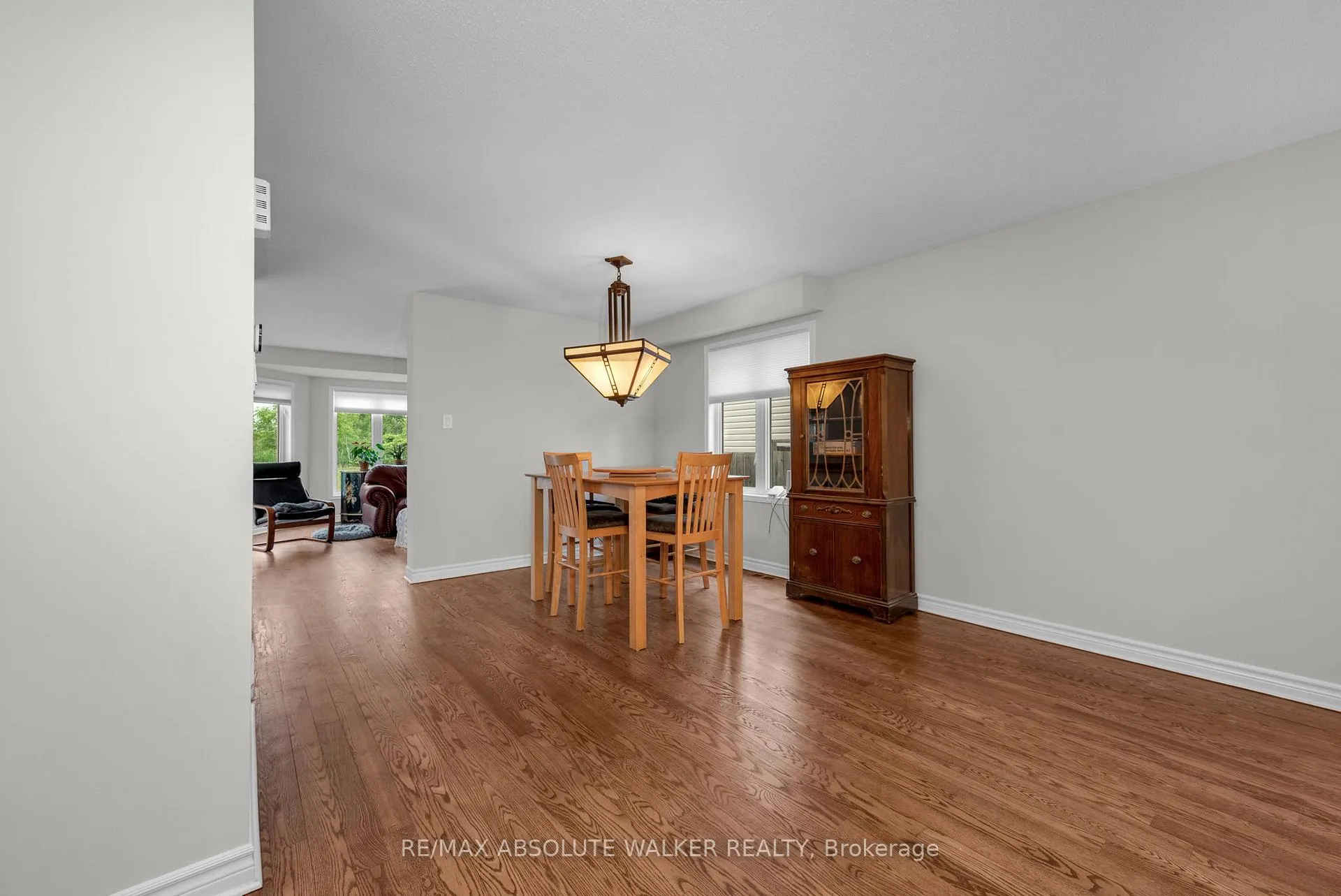 Photo 5 of 2351 Glandriel Crescent, Ottawa, Springridge/East Village — HOMEH