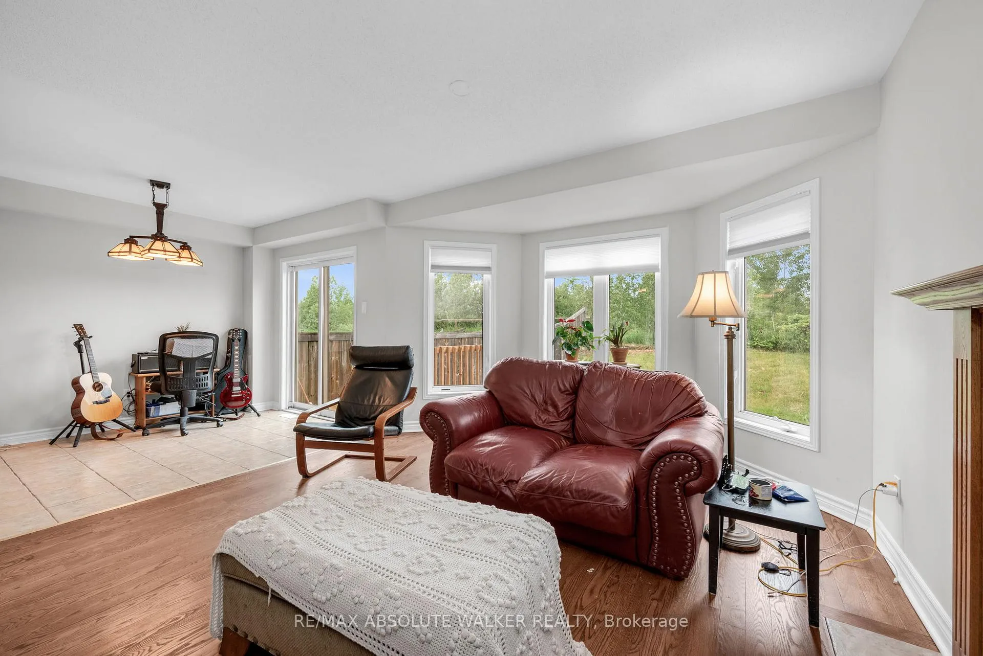 Photo 10 of 2351 Glandriel Crescent, Ottawa, Springridge/East Village — HOMEH