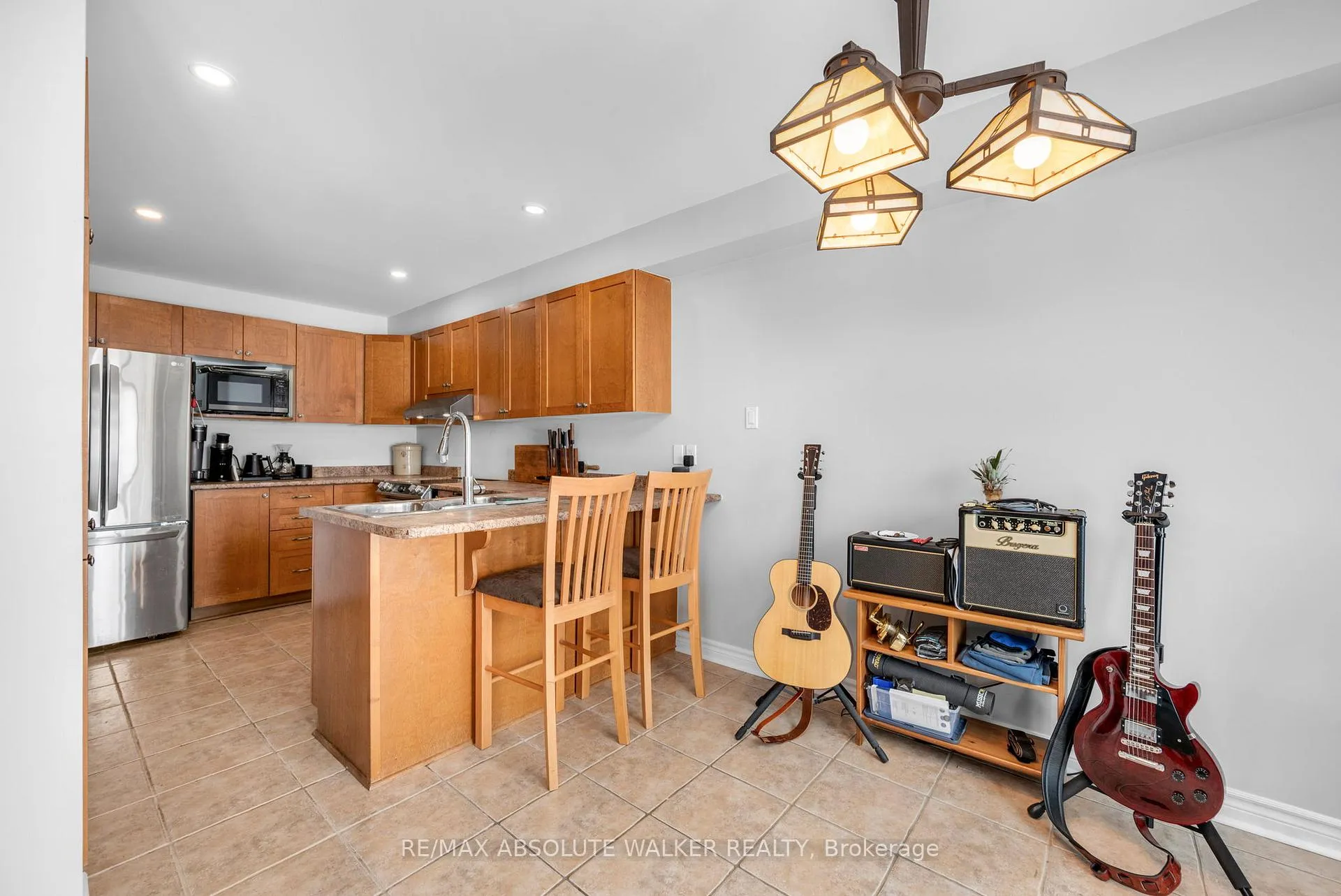 Photo 12 of 2351 Glandriel Crescent, Ottawa, Springridge/East Village — HOMEH