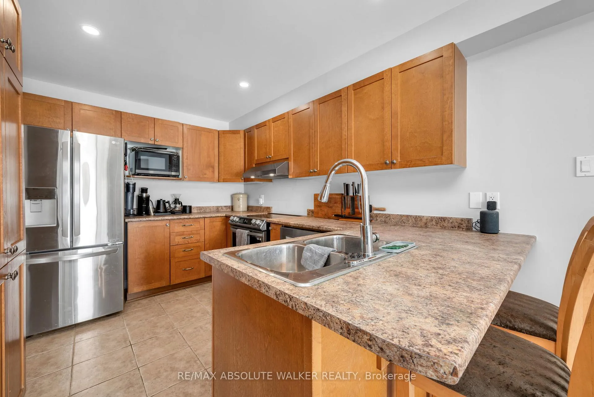 Photo 13 of 2351 Glandriel Crescent, Ottawa, Springridge/East Village — HOMEH