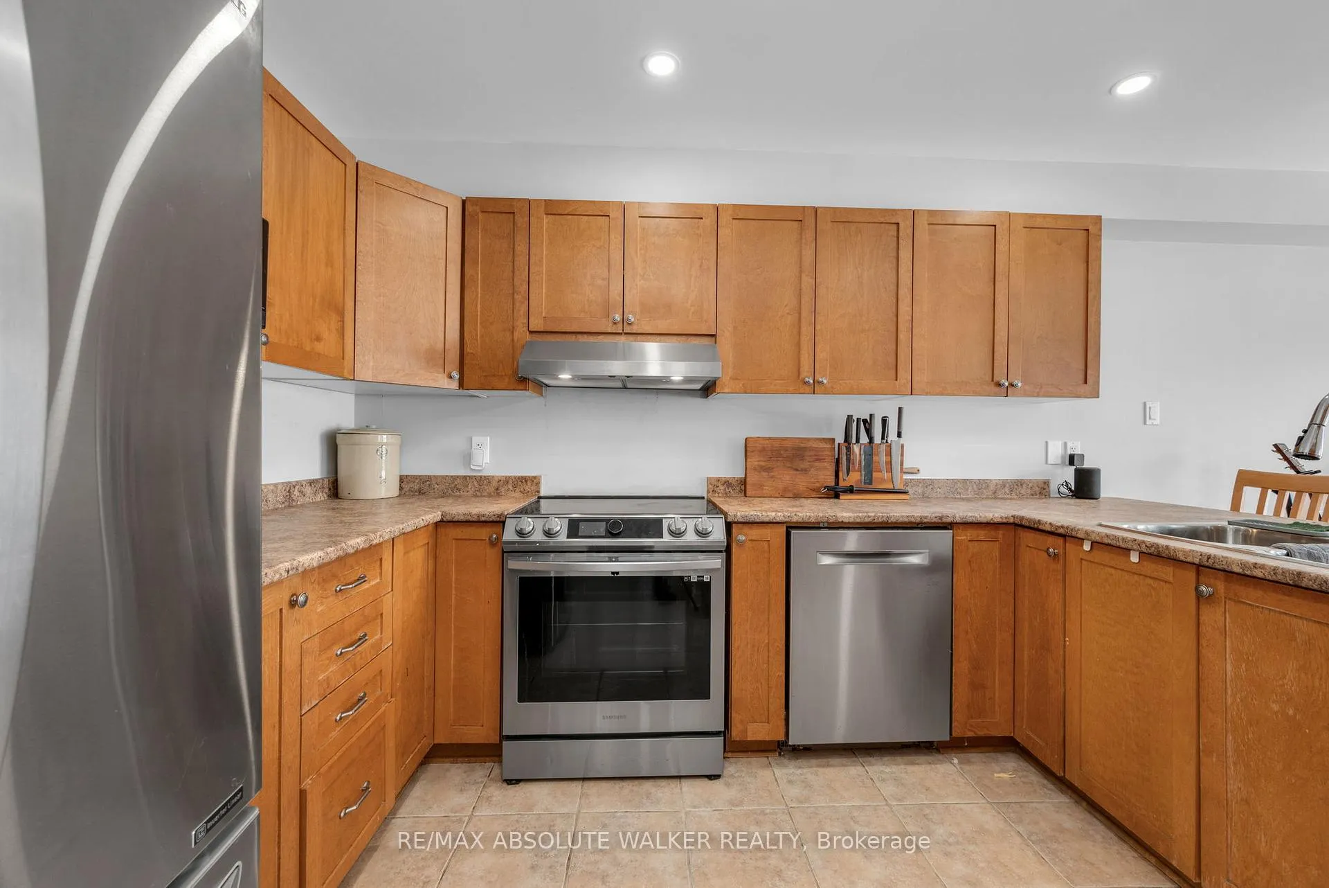 Photo 14 of 2351 Glandriel Crescent, Ottawa, Springridge/East Village — HOMEH