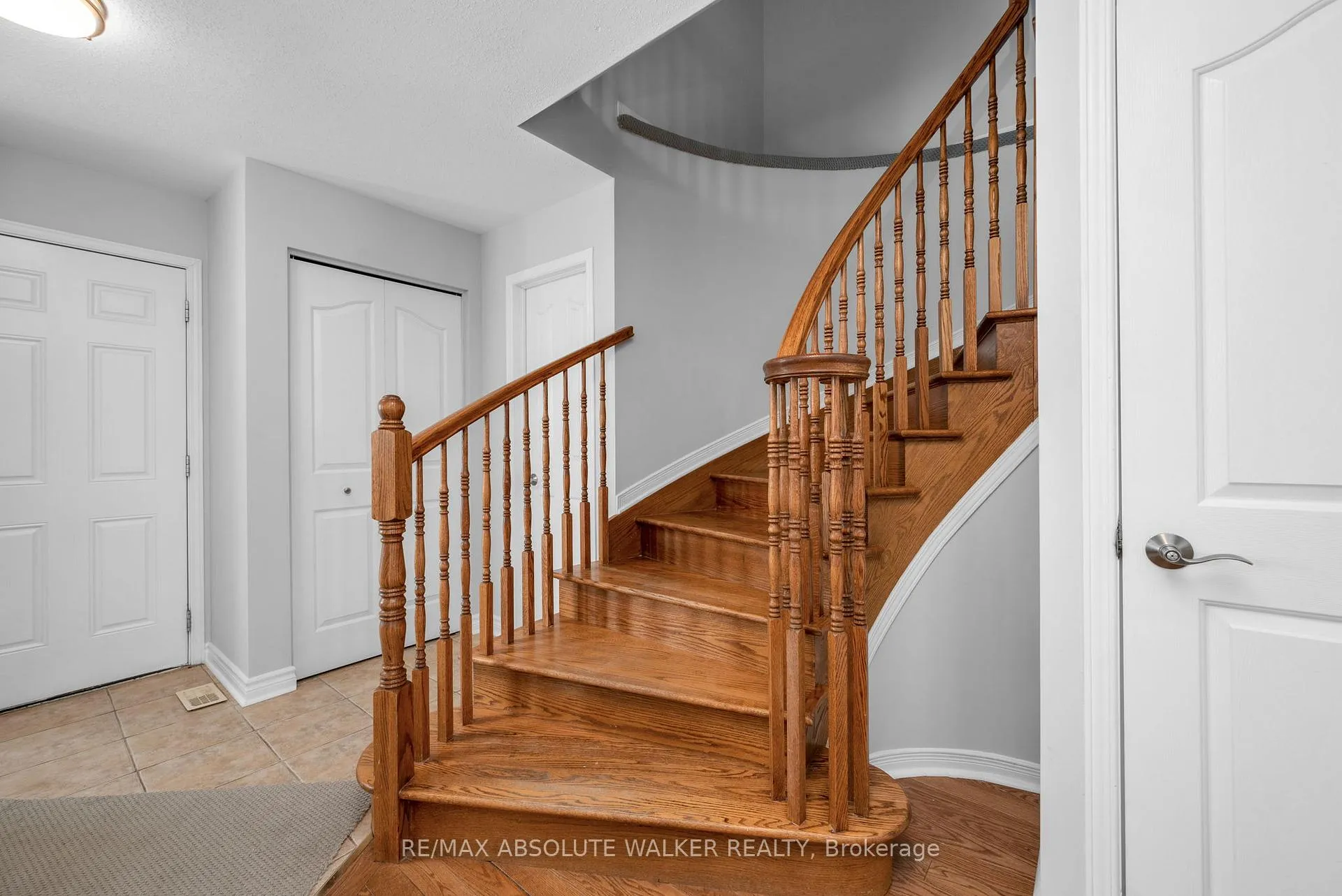 Photo 18 of 2351 Glandriel Crescent, Ottawa, Springridge/East Village — HOMEH
