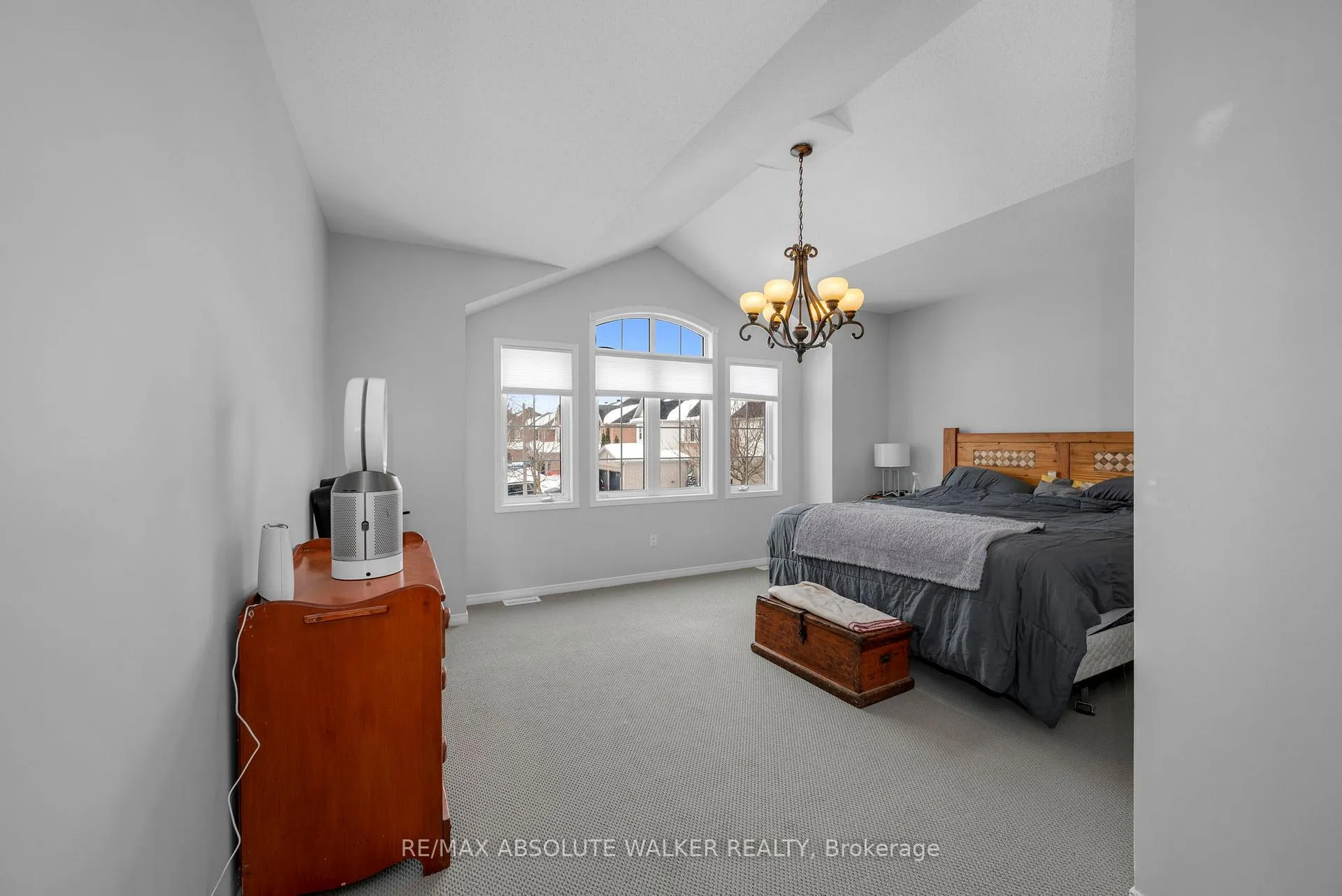 Photo 21 of 2351 Glandriel Crescent, Ottawa, Springridge/East Village — HOMEH