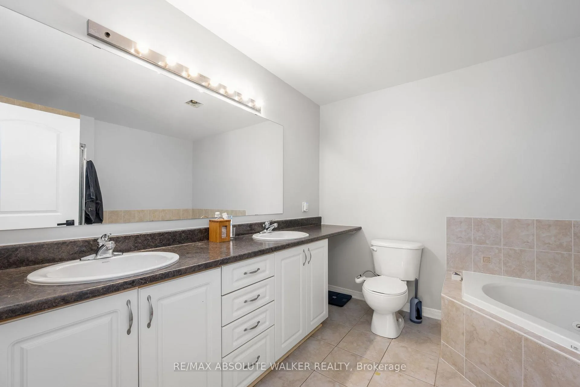 Photo 23 of 2351 Glandriel Crescent, Ottawa, Springridge/East Village — HOMEH