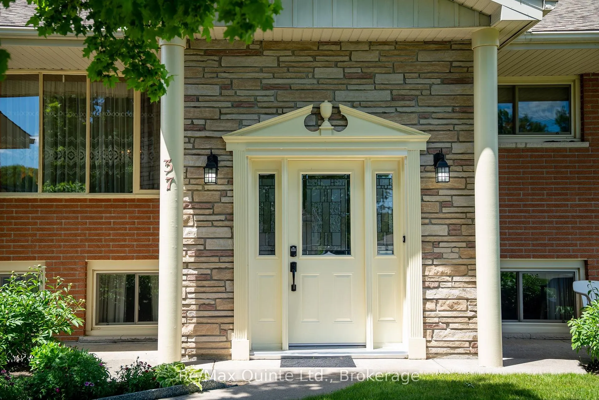 Photo 4 of 37 Wickens Street, Quinte West, Sidney Ward — HOMEH