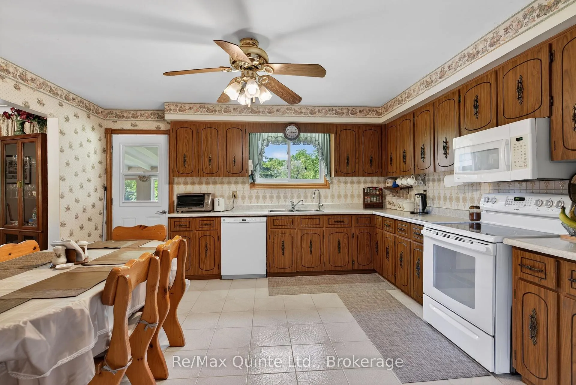 Photo 15 of 37 Wickens Street, Quinte West, Sidney Ward — HOMEH