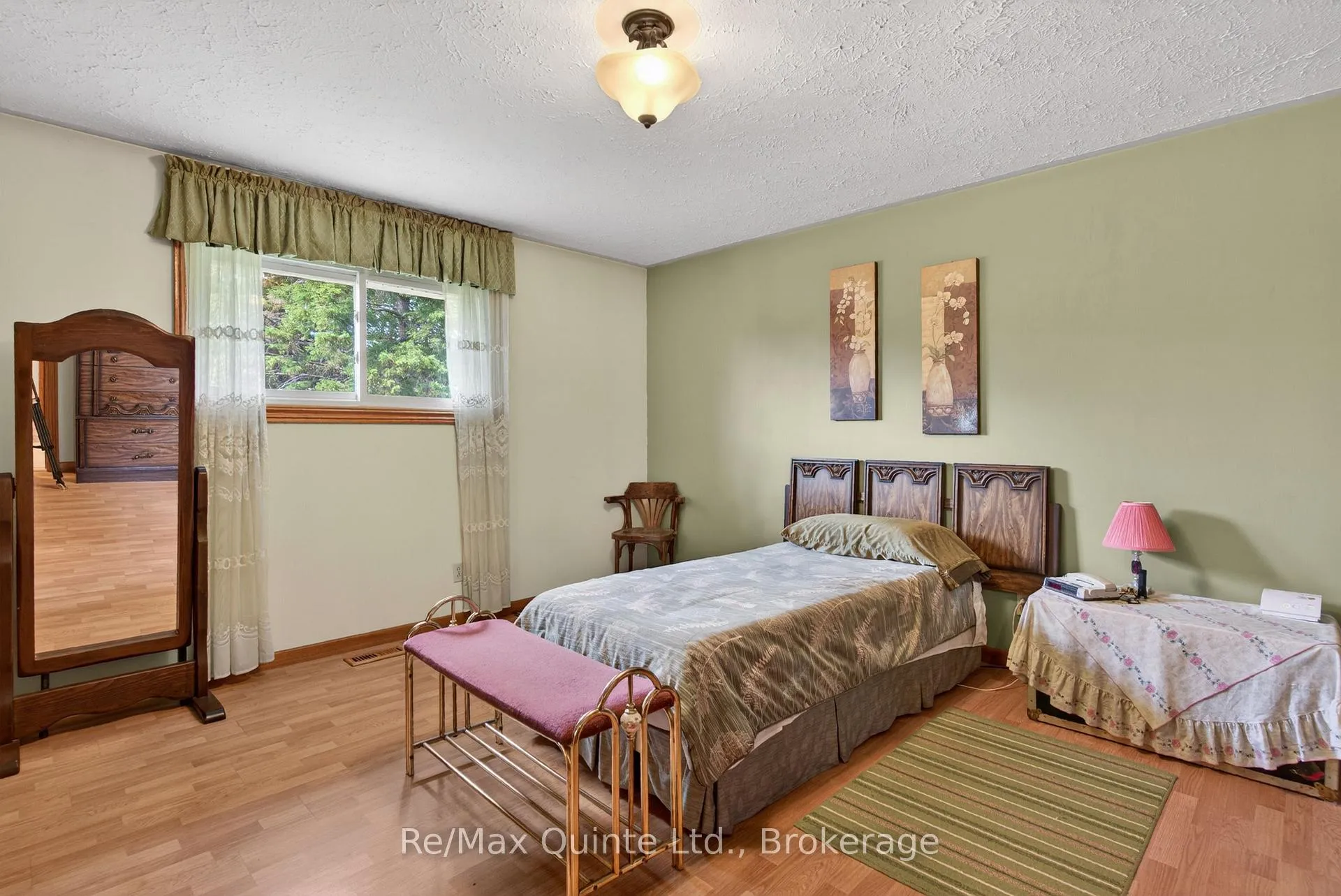 Photo 23 of 37 Wickens Street, Quinte West, Sidney Ward — HOMEH