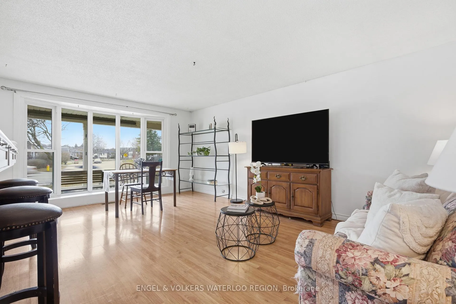 Photo 6 of 515 Strasburg Road, Kitchener, Alpine — HOMEH