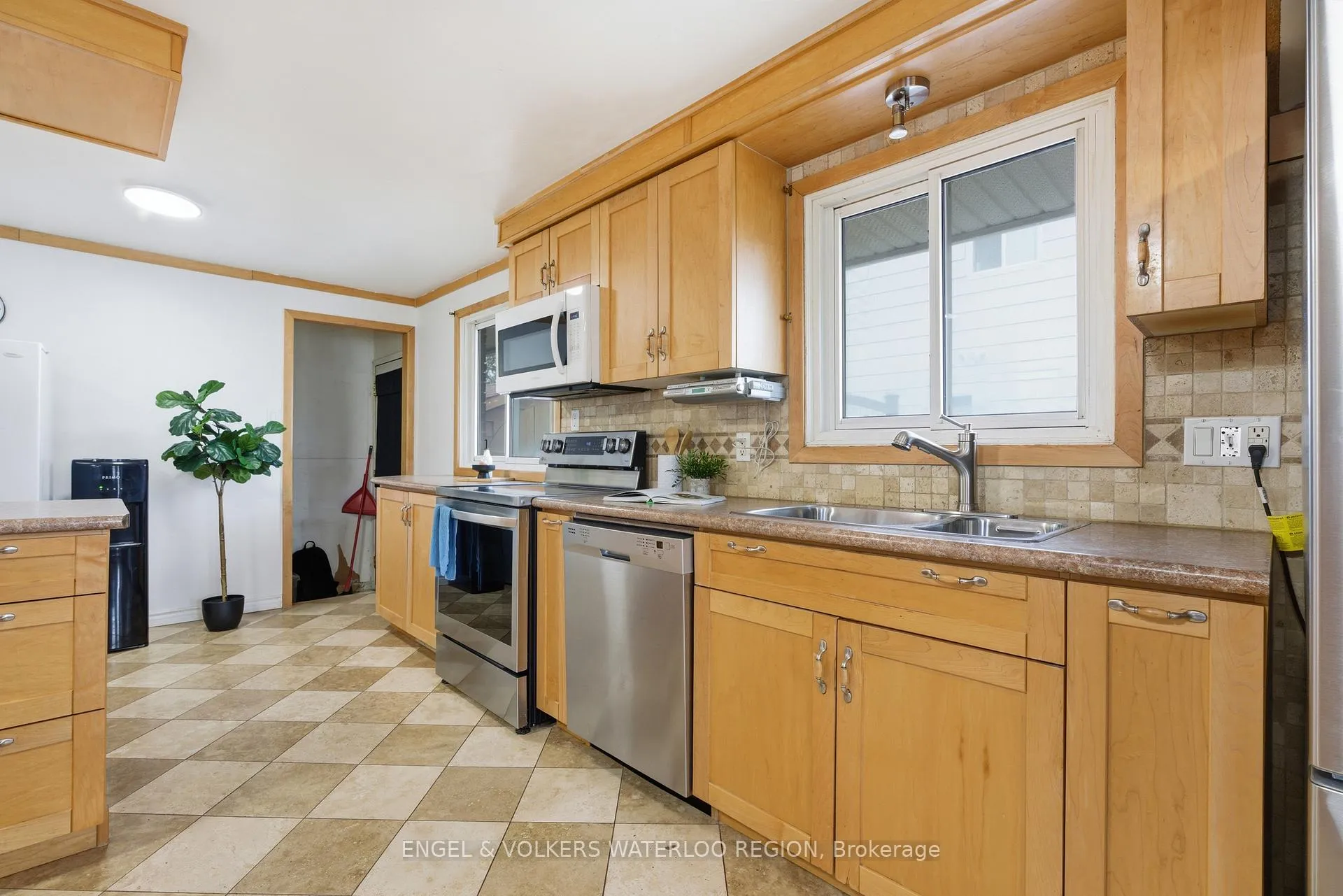 Photo 8 of 515 Strasburg Road, Kitchener, Alpine — HOMEH