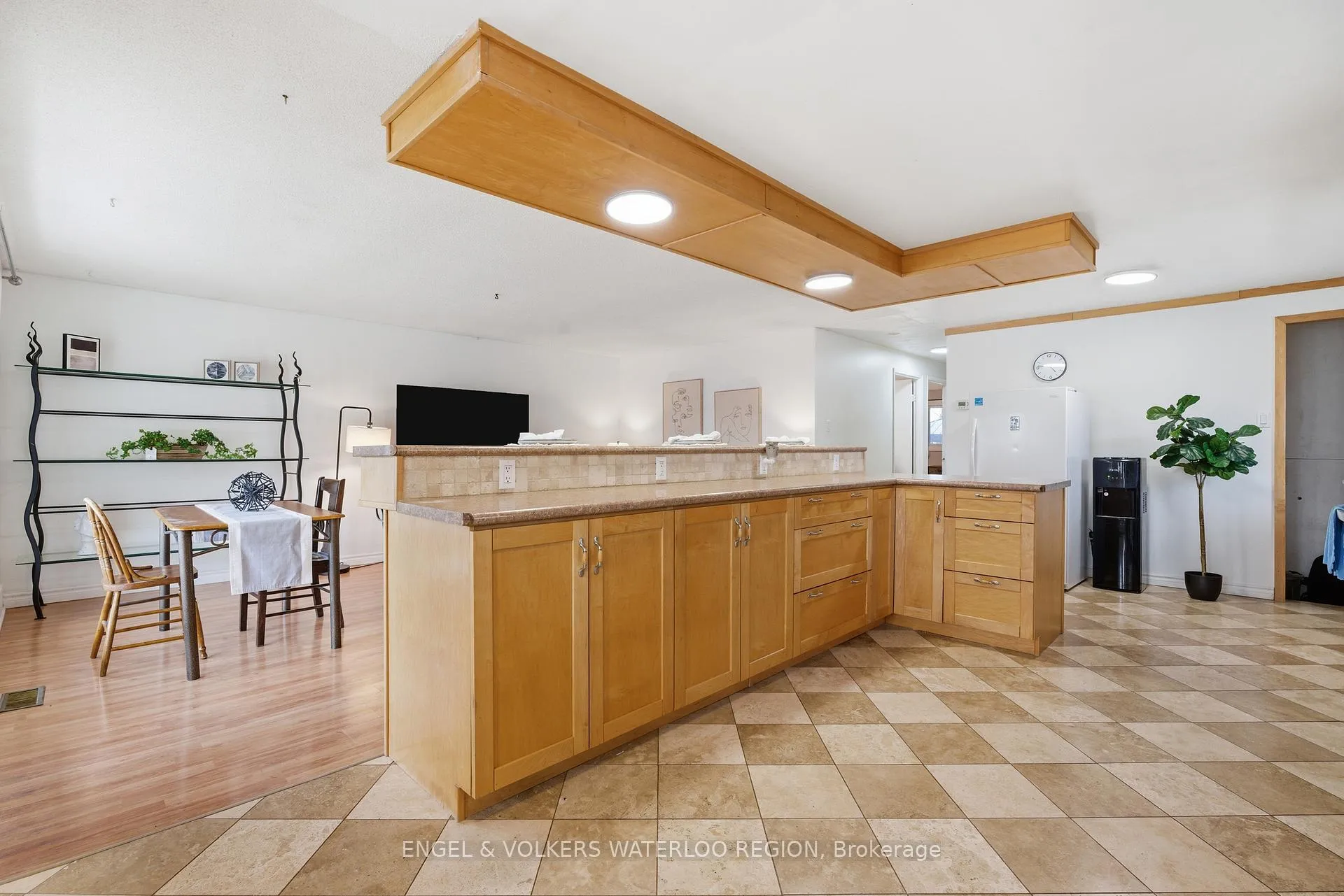 Photo 10 of 515 Strasburg Road, Kitchener, Alpine — HOMEH
