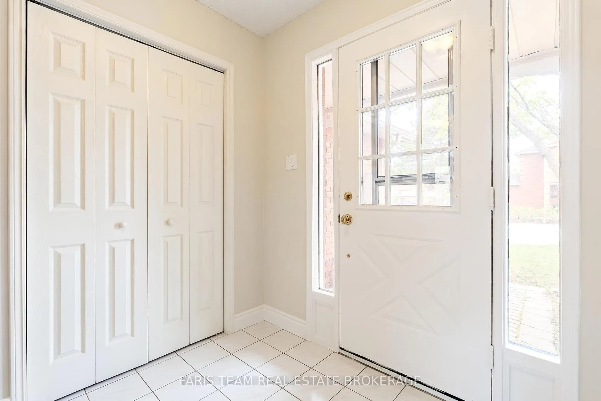 Photo 4 of Unit 64, 165 Kozlov Street, Barrie, West Bayfield — HOMEH