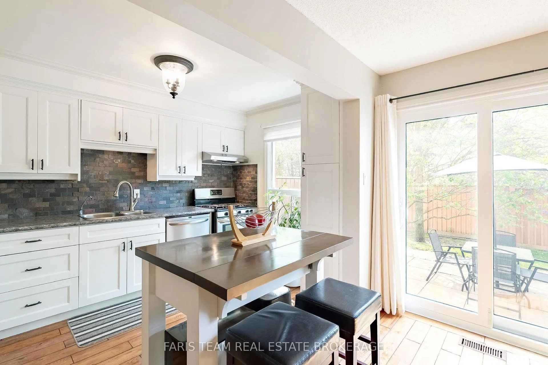 Photo 5 of Unit 64, 165 Kozlov Street, Barrie, West Bayfield — HOMEH