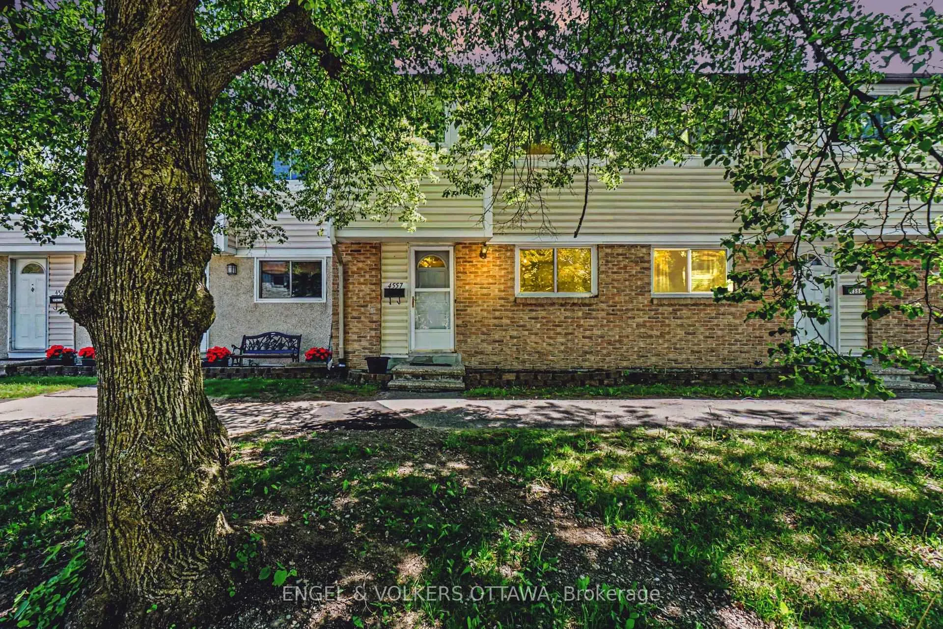Photo 1 of 4557 Dora Crescent, Ottawa, Cyrville — HOMEH