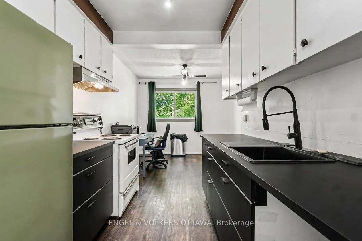Photo 4 of 4557 Dora Crescent, Ottawa, Cyrville — HOMEH