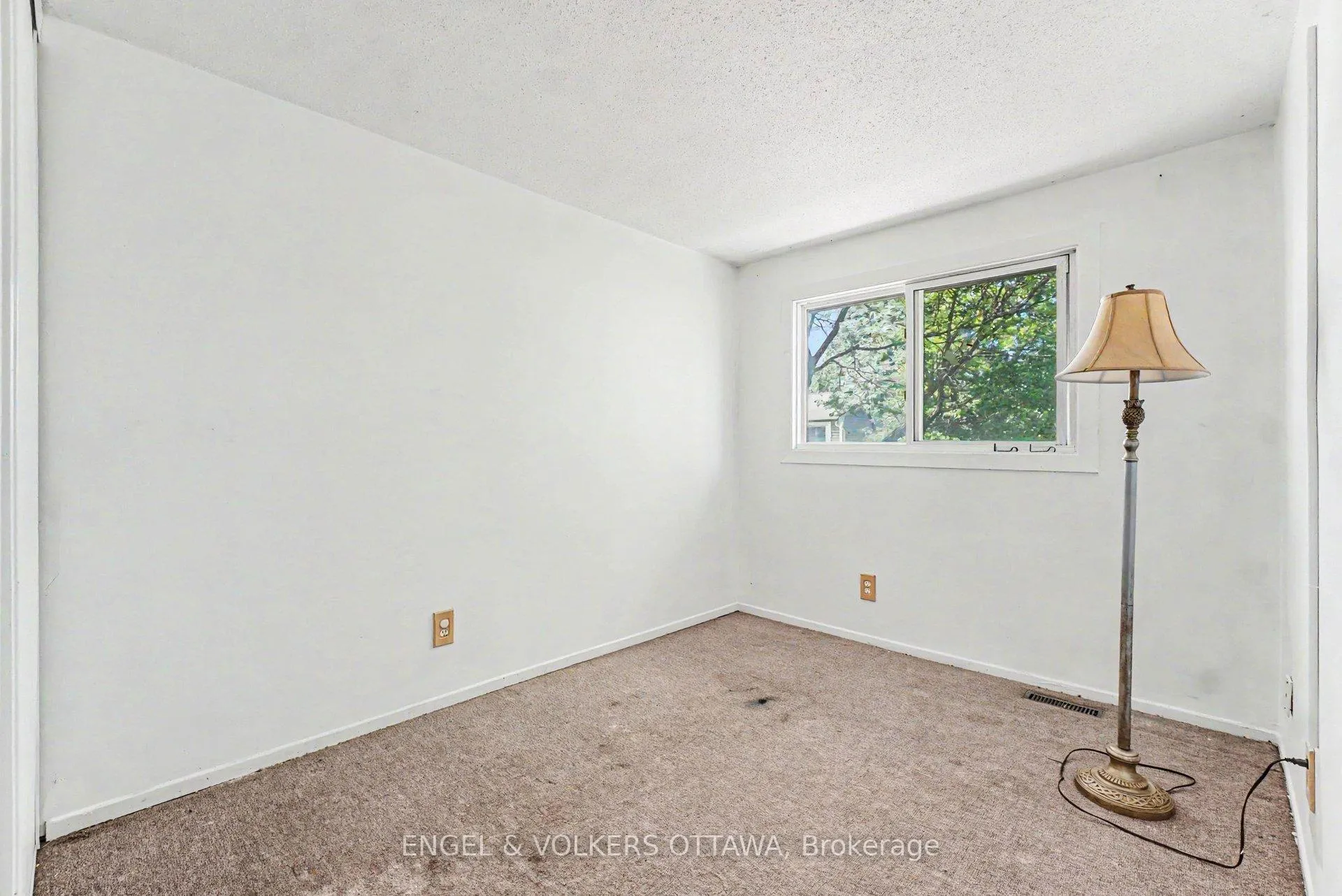 Photo 13 of 4557 Dora Crescent, Ottawa, Cyrville — HOMEH