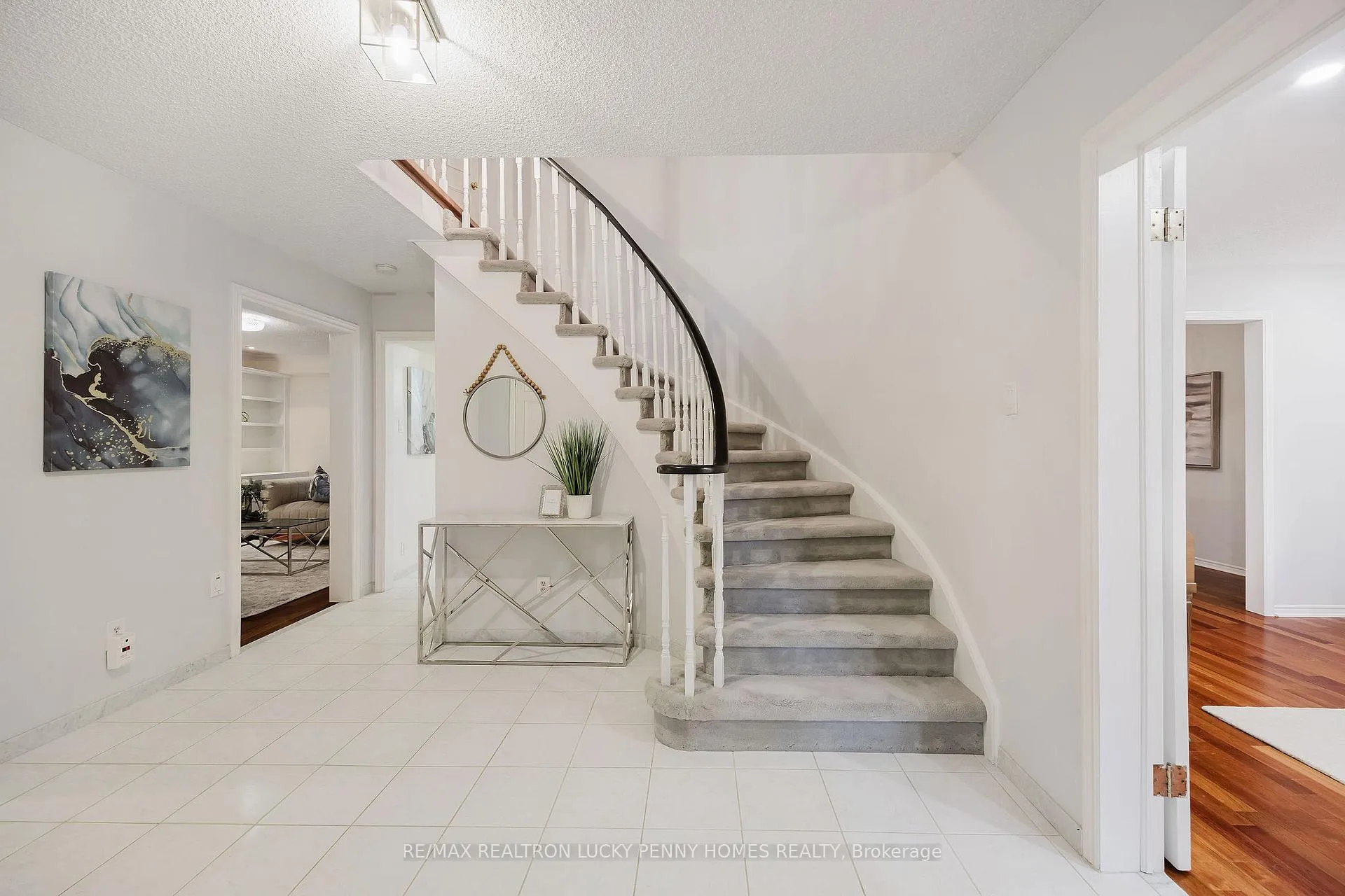 Photo 4 of 4 McPhail Court, Markham, Buttonville — HOMEH
