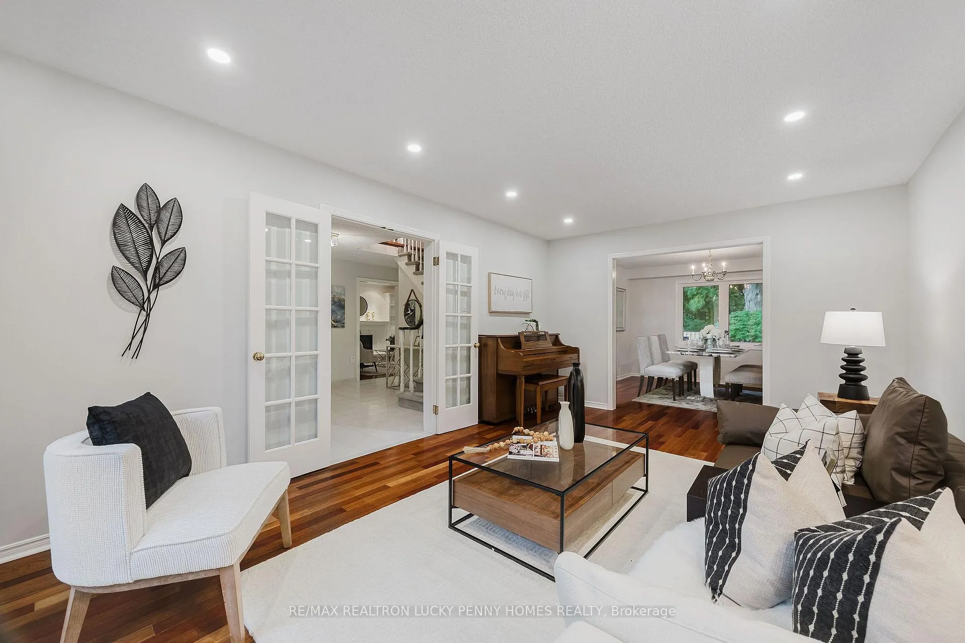 Photo 6 of 4 McPhail Court, Markham, Buttonville — HOMEH